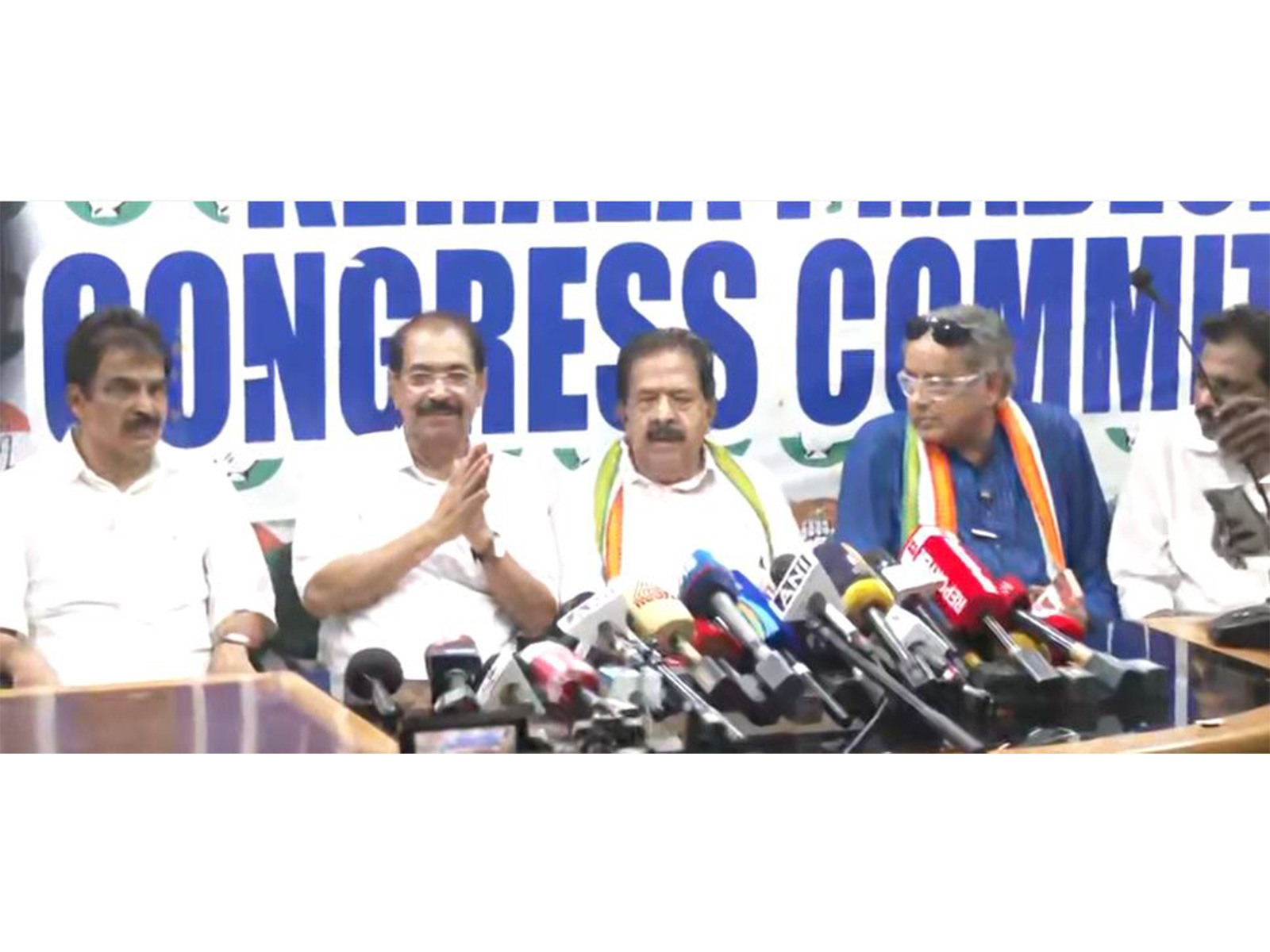 Congress leaders at the KPCC headquarters in Thiruvananthapuram (Photo/ANI)