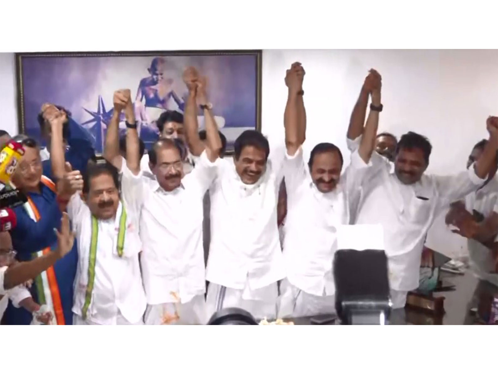 Keralam Congress leaders celebrate in Thiruvananthapuram (Photo/ANI) Keralam Congress leaders celebrate in Thiruvananthapuram (Photo/ANI)