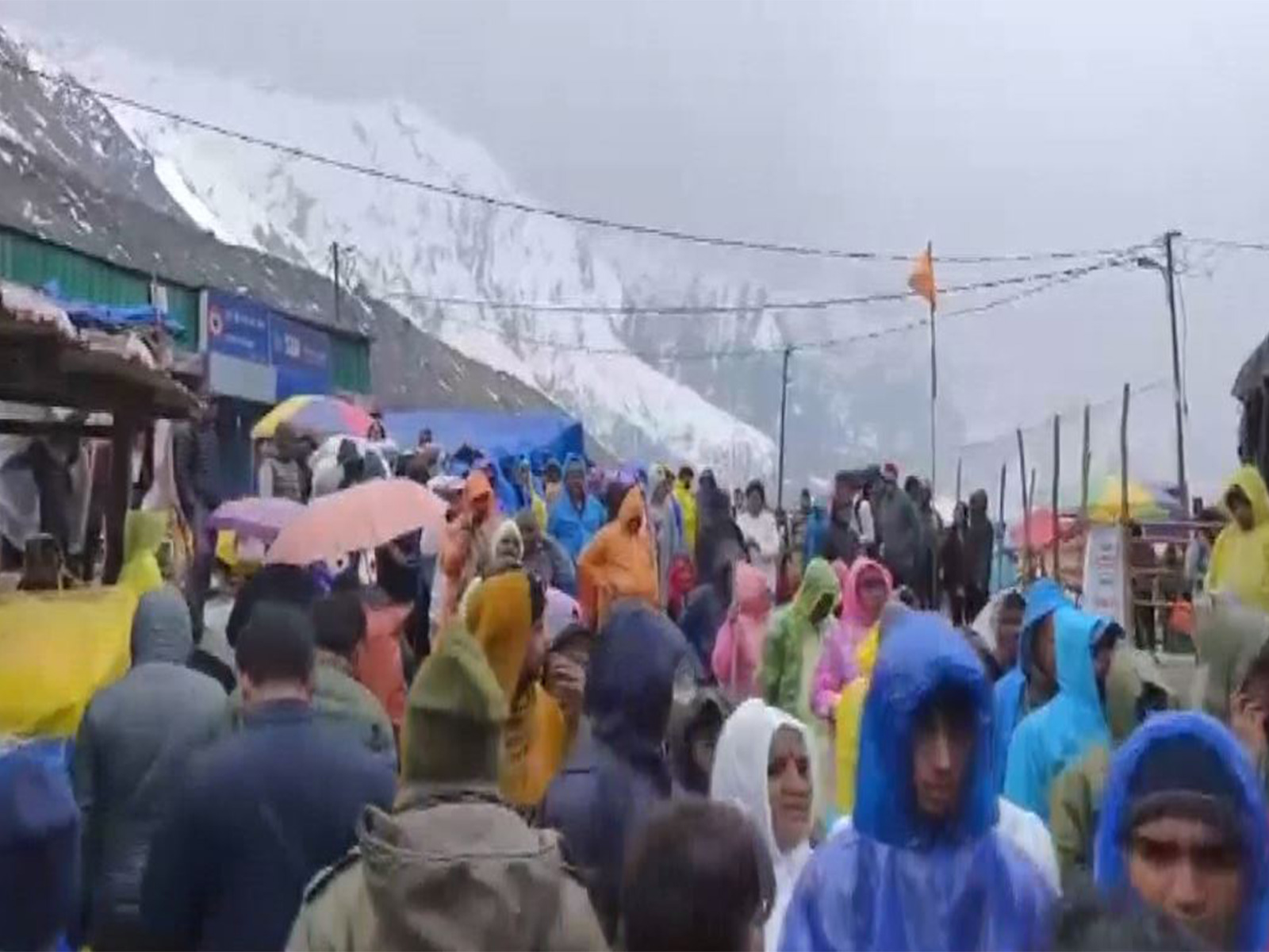 Kedarnath pilgrimage continues amid harsh weather (Photo/ANI) Kedarnath pilgrimage continues amid harsh weather (Photo/ANI)