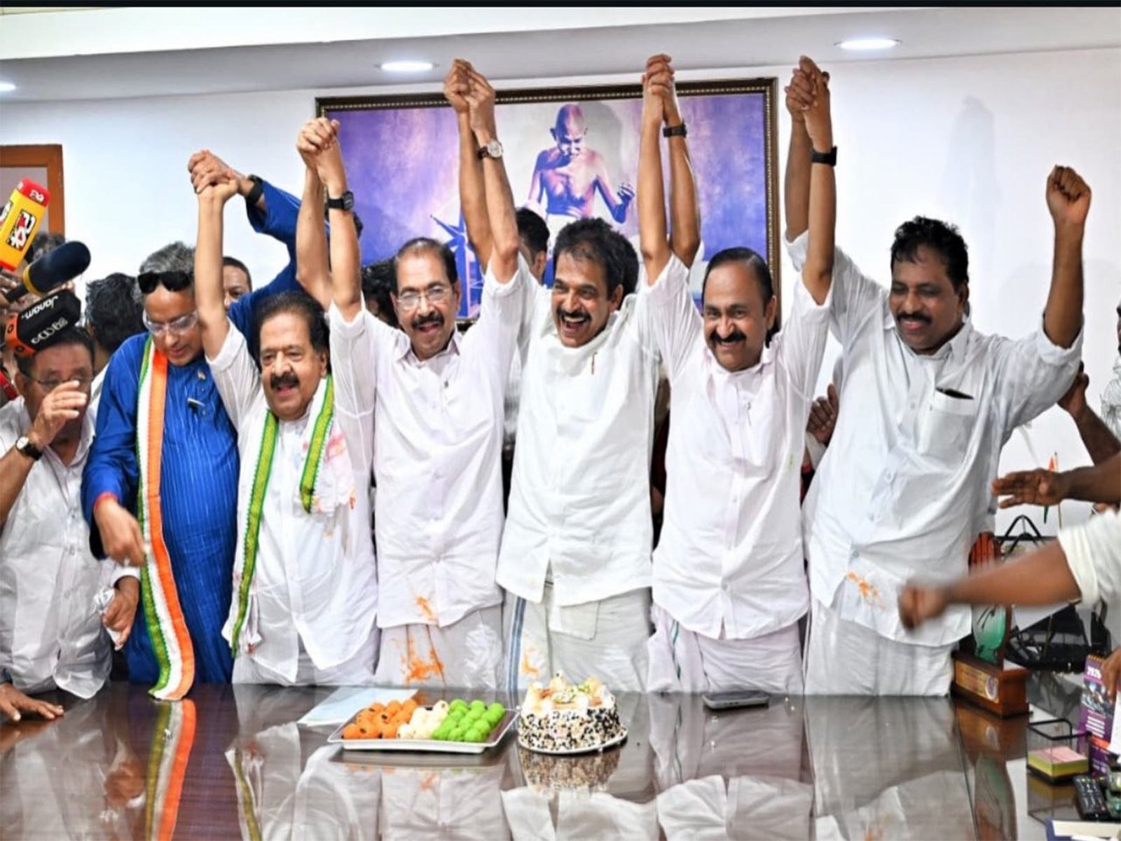 Congress MP KC Venugopal with other leaders (Photo/@kcvenugopalmp)