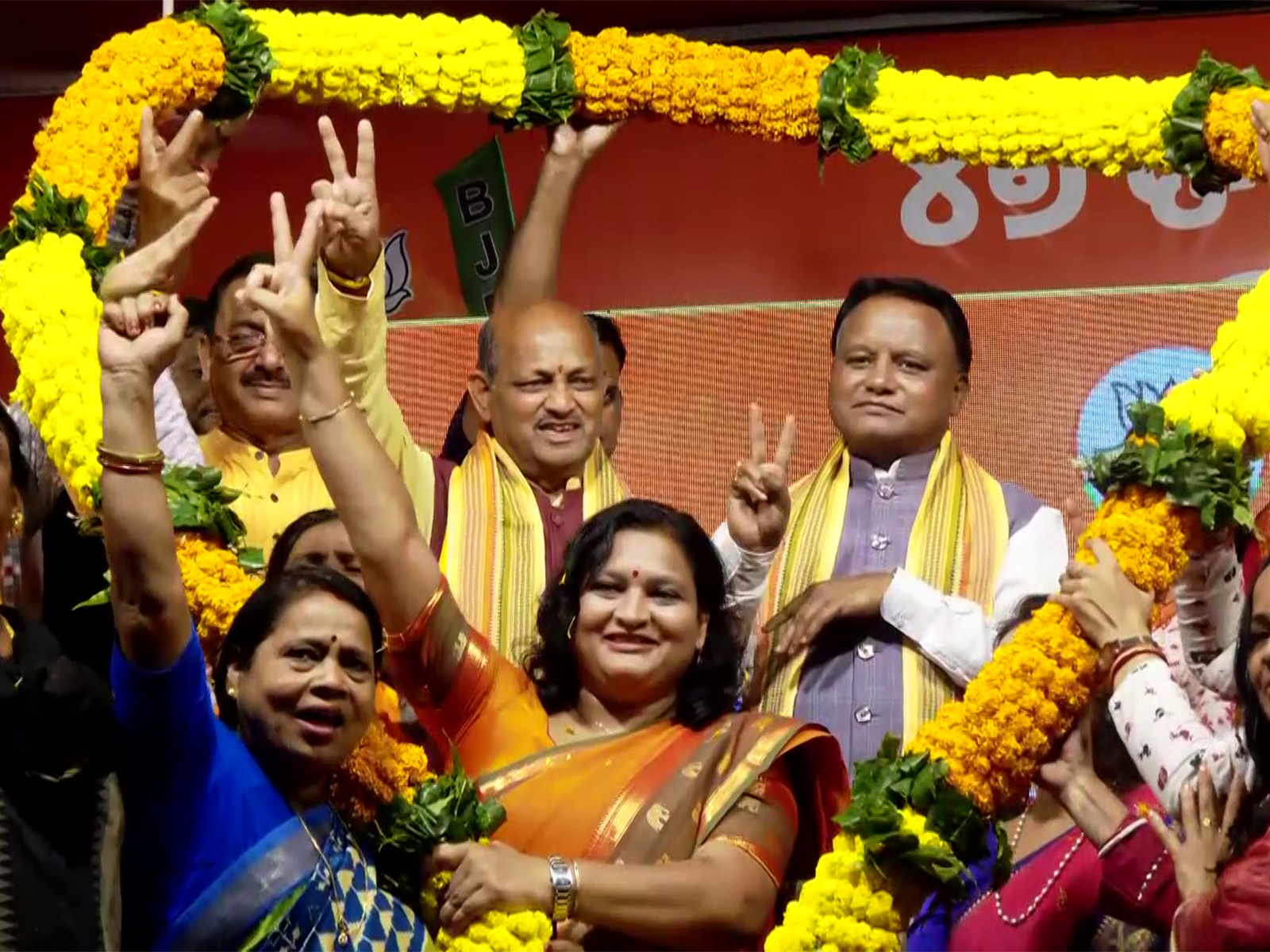 Odisha CM Majhi celebrates with BJP Rajya Sabha MP Manmohan Samal (Photo/ANI) Odisha CM Majhi celebrates with BJP Rajya Sabha MP Manmohan Samal (Photo/ANI)