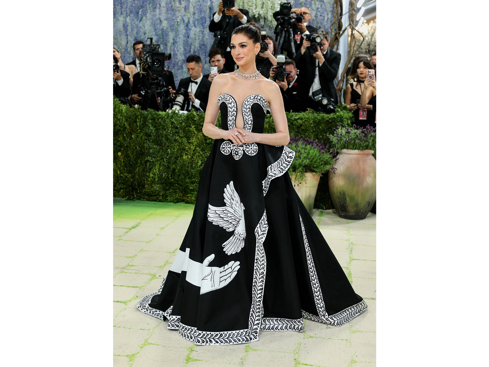 Anne Hathaway (Image source: Reuters)