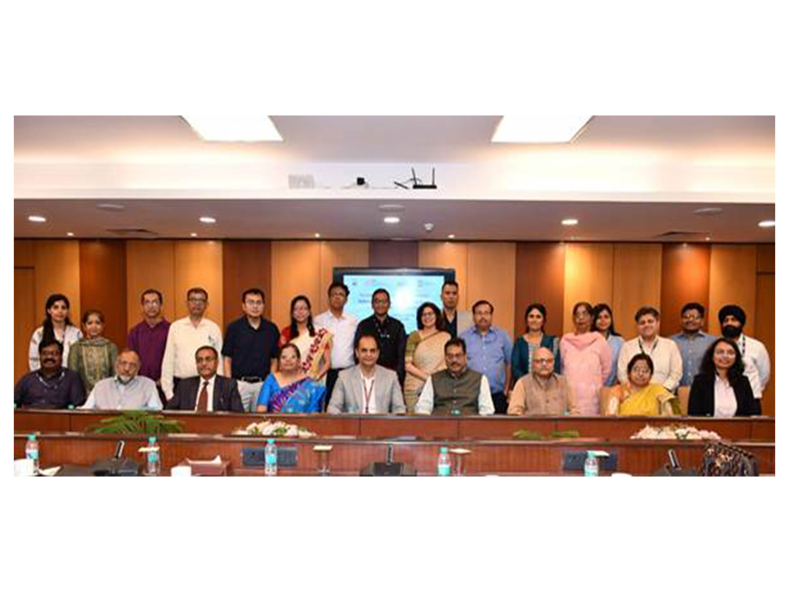 NIScPR signs an MoU with RIS (Photo/PIB) NIScPR signs an MoU with RIS (Photo/PIB)
