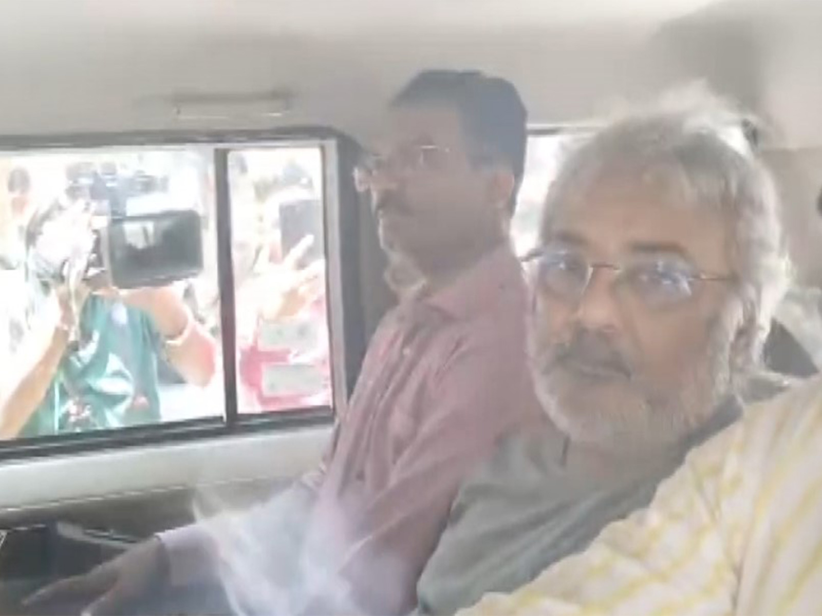 NCB officials take close aide of gangster Dawood Ibrahim, Salim Dola, from Court. (Photo/ANI)