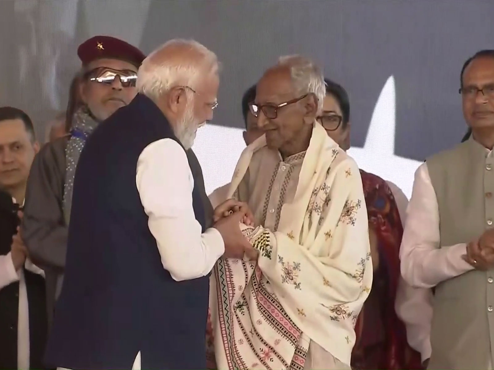 Prime Minister Narendra Modi and senior BJP worker Makhanlal Sarkar (Photo/ANI)