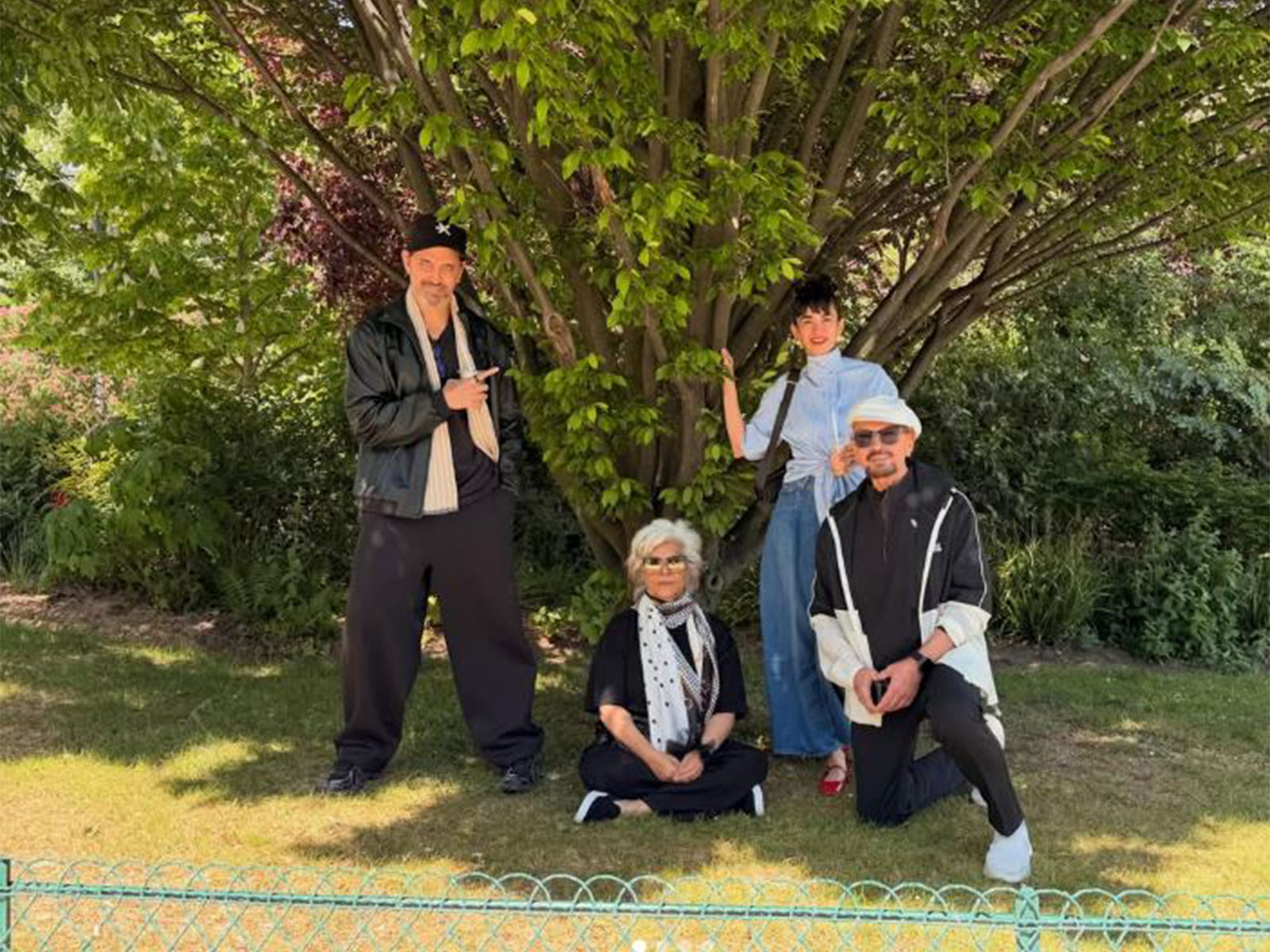 Hrithik Roshan spends Mother’s Day with parents, gf Saba Azad in France