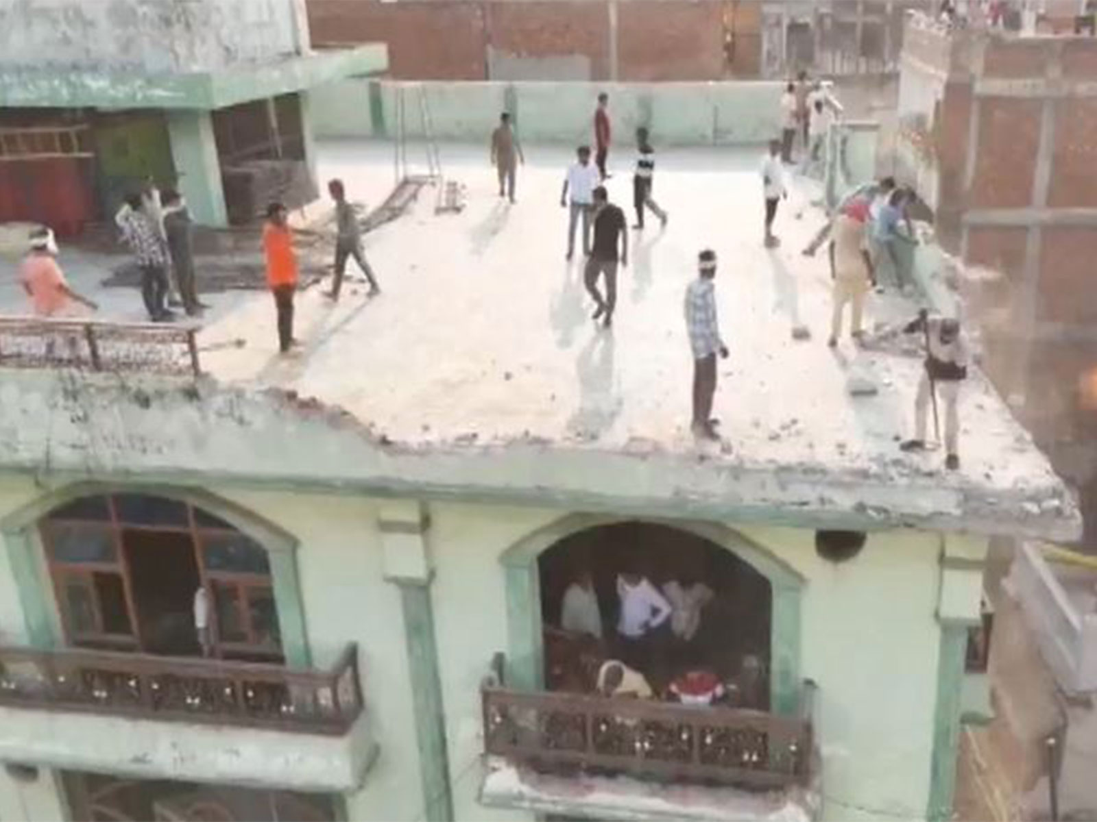 Demolition drive against Waqf Board-run ‘Musafir Khana’ properties in the Dalmandi area (Photo/ ACP Dashashwadesh Varanasi)