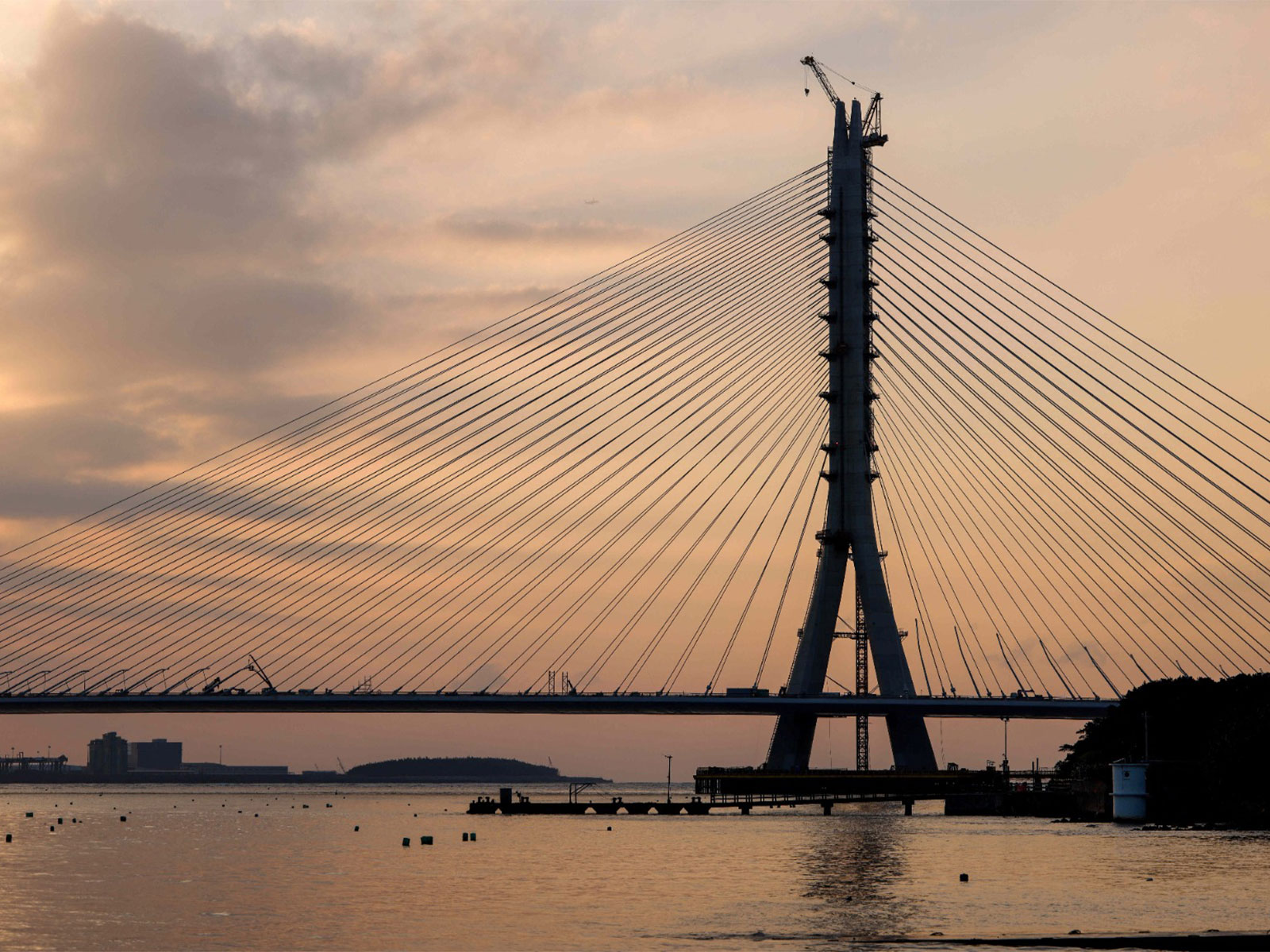 Danjiang Bridge, the world’s longest single-mast asymmetric cable-stayed bridge (Photo/Reuters)
