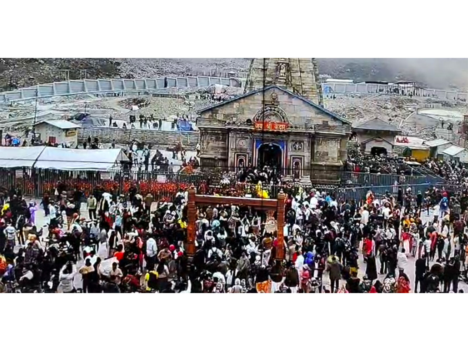 Kedarnath pilgrimage continues amid harsh weather (Photo/ANI)
