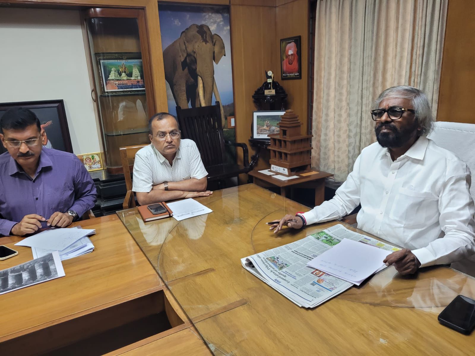 Minister of Forest, Ecology and Environment of Karnataka attending the virtual meeting (Photo/ANI) Minister of Forest, Ecology and Environment of Karnataka attending the virtual meeting (Photo/ANI)
