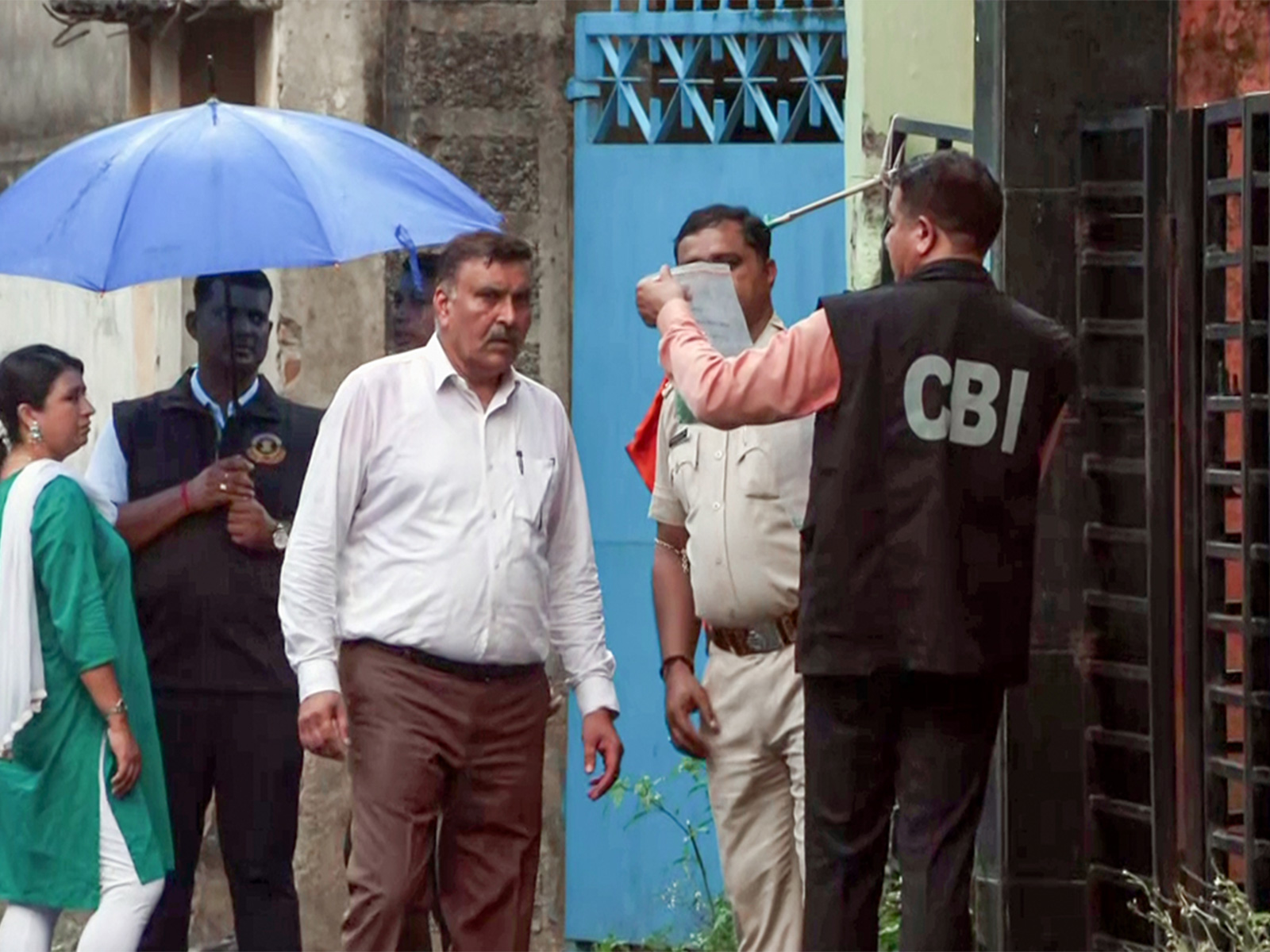 CBI and CSFL teams in North 24 Parganas (Photo/ANI)