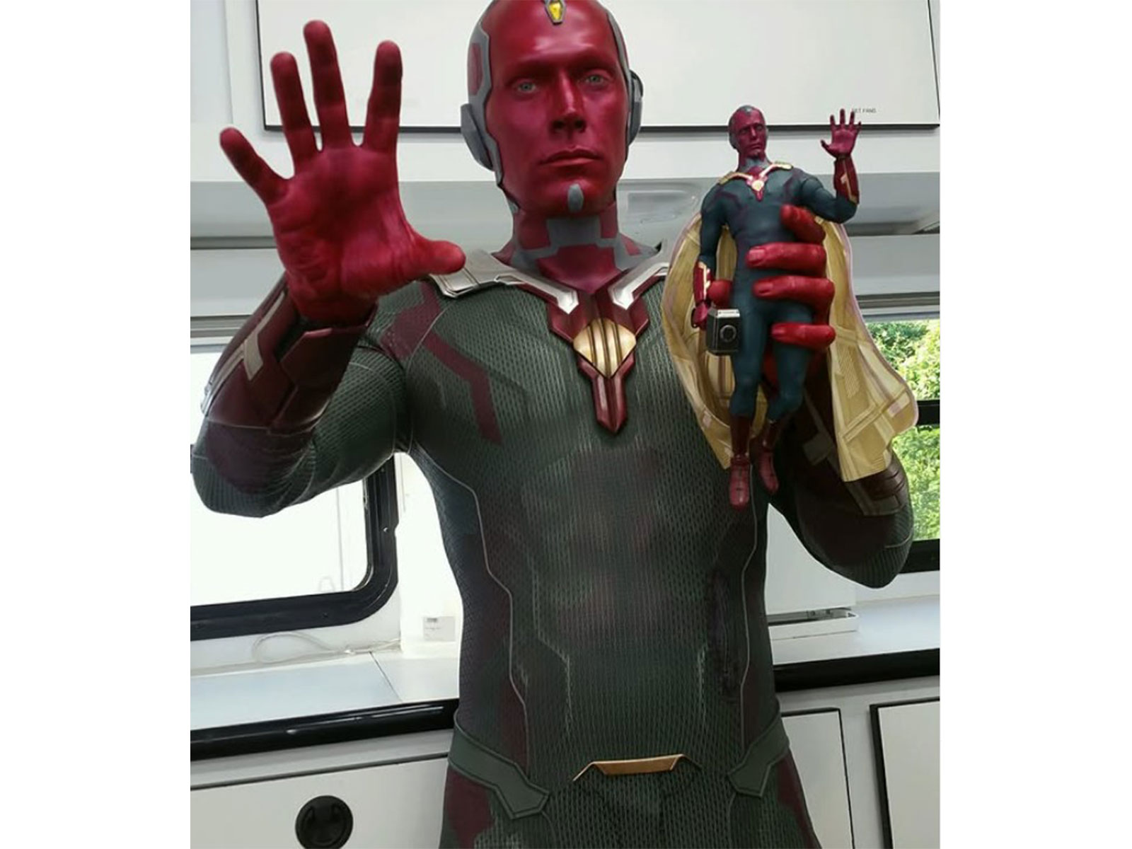 Paul Bettany as Vision (Photo/instagram/@paulbettany)