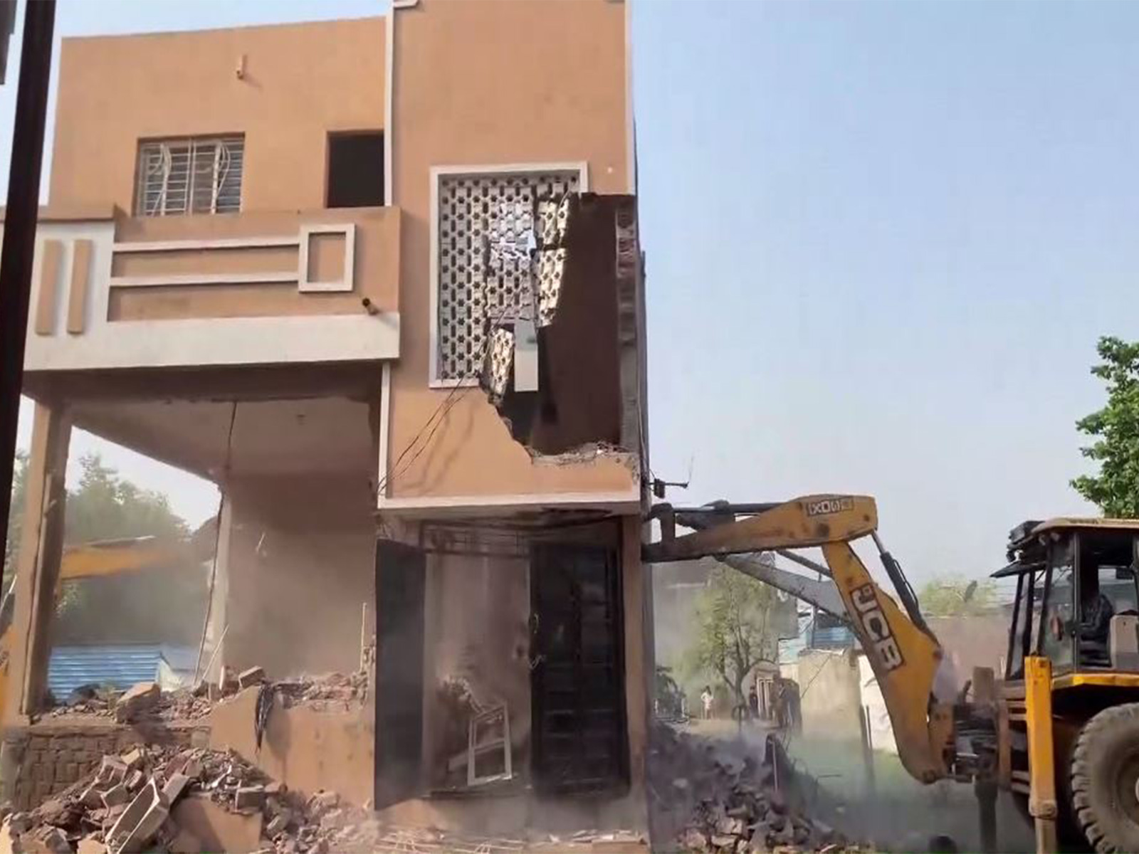 Visual from outside the property of AIMIM corporator Mateen Majid Patel (Photo/ANI)