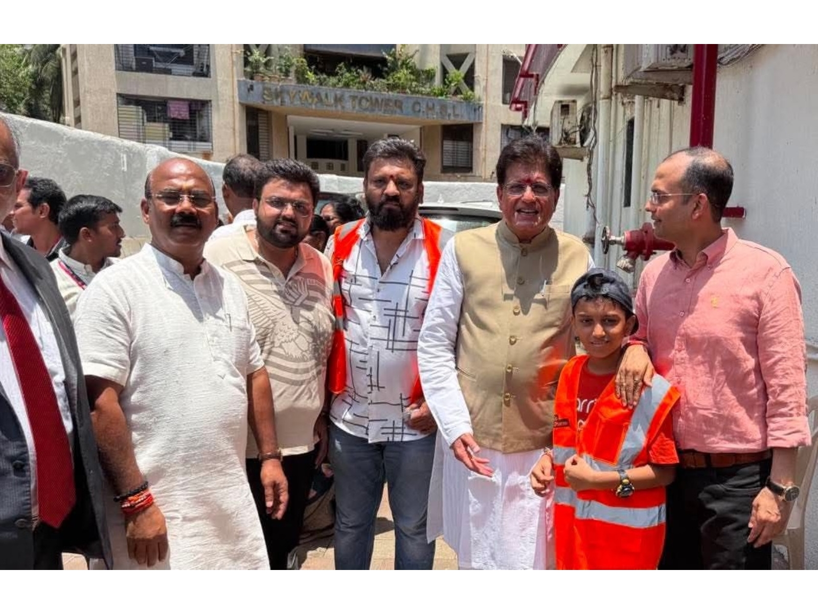 Shri Piyush Goyal Joins Go Dharmic Food Distribution Drive