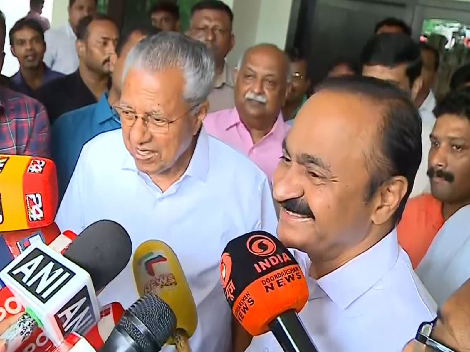 Keralam CM-designate VD Satheesan with outgoing CM and LoP Pinarayi Vijayan (Photo/ANI) Keralam CM-designate VD Satheesan with outgoing CM and LoP Pinarayi Vijayan (Photo/ANI)