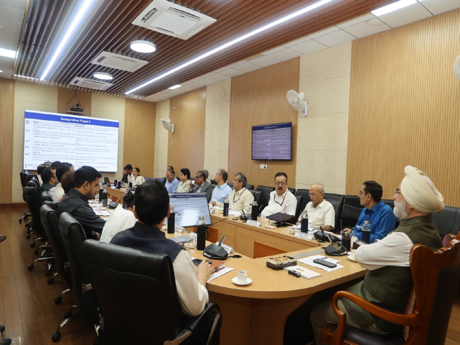 Delhi LG chairs meeting of senior officials (Photo/@LtGovDelhi)