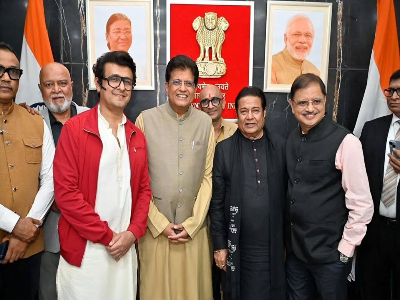 Sonu Nigam, Anup Jalota meet Union Minister Piyush Goyal (Photo/Instagram@sonunigamofficial)