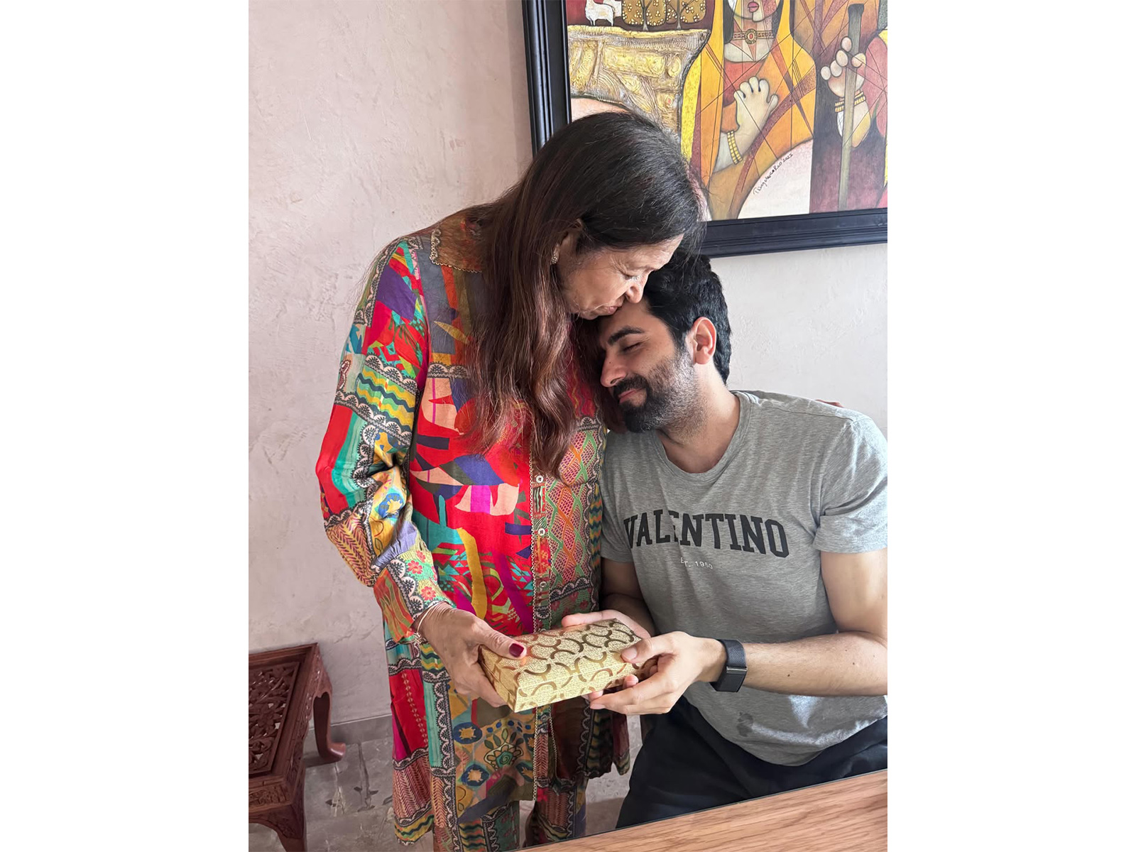 Ayushmann Khurrana with his mother (Photo/Instagram@ayushmannk)
