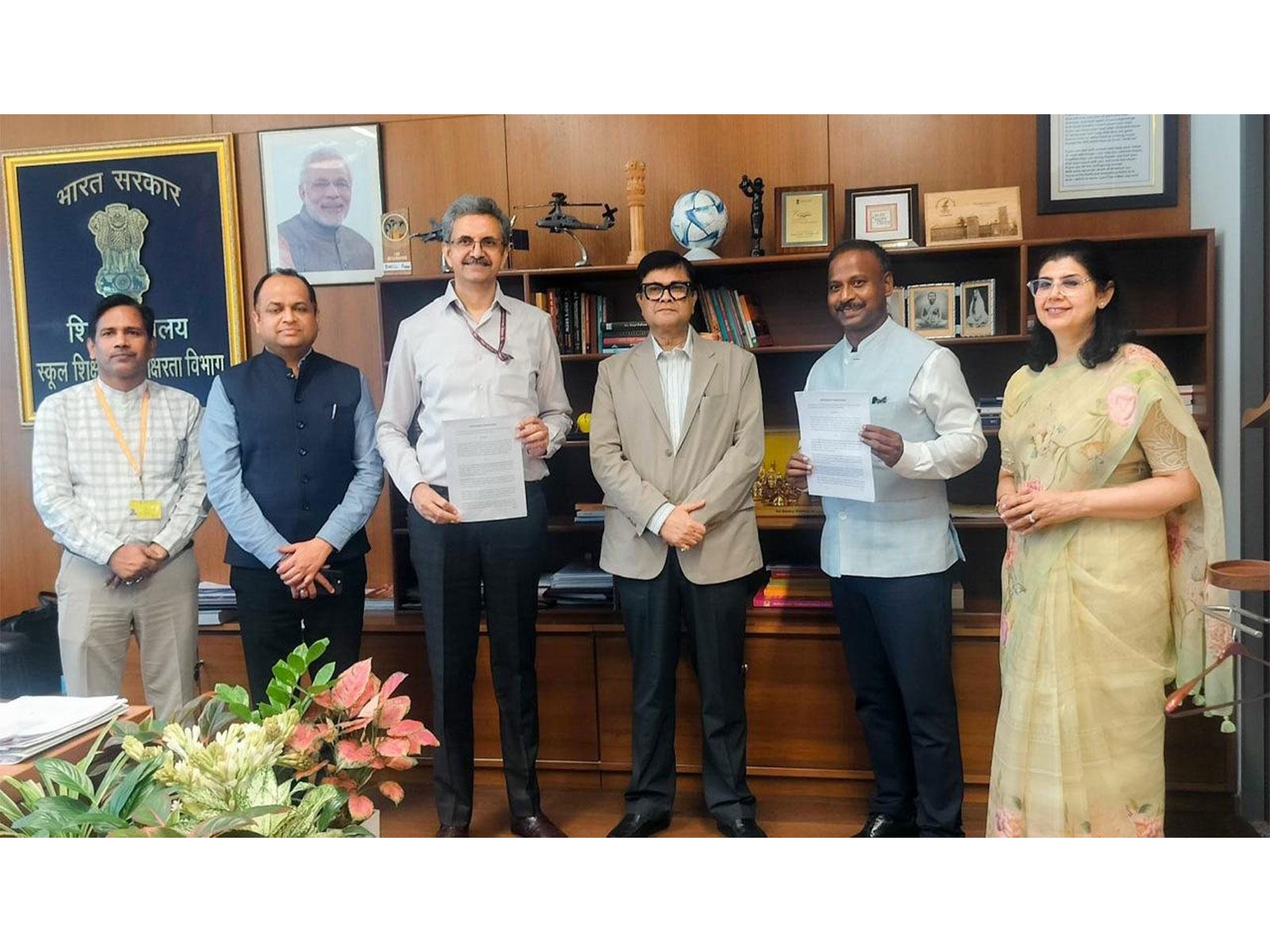 A MoU was signed in the presence of the Secretary of the union education ministryโs School Education and Education Secretary Sanjay Kumar and Additional Secretaries of the government of West Bengal Dheeraj Sahu and Binod Kumar. (Photo:Ministry of Education) A MoU was signed in the presence of the Secretary of the union education ministryโs School Education and Education Secretary Sanjay Kumar and Additional Secretaries of the government of West Bengal Dheeraj Sahu and Binod Kumar. (Photo:Ministry of Education)