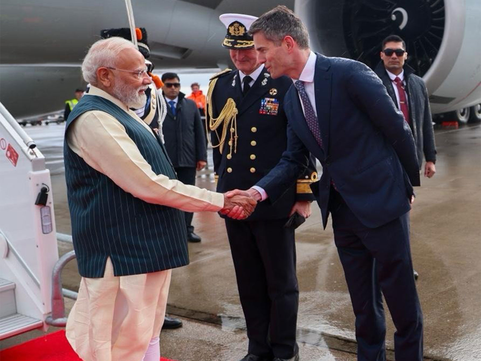 Prime Minister Narendra Modi welcomed by Dutch foreign minister Tom Berendsen (Photo/@narendramodi/X)