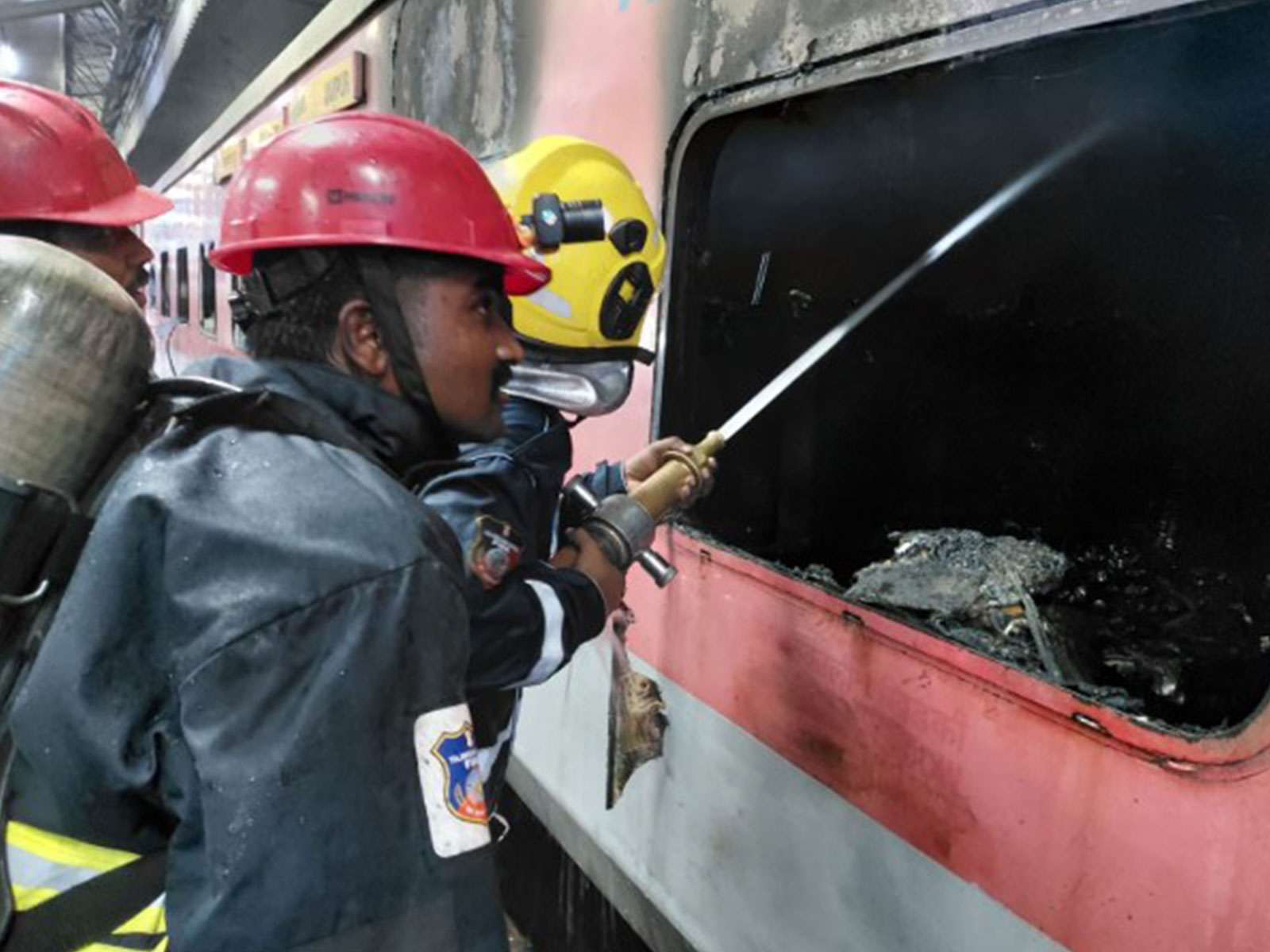 Hyderabad: Fire breaks out in Jaipur Express at Nampally railway&hellip;