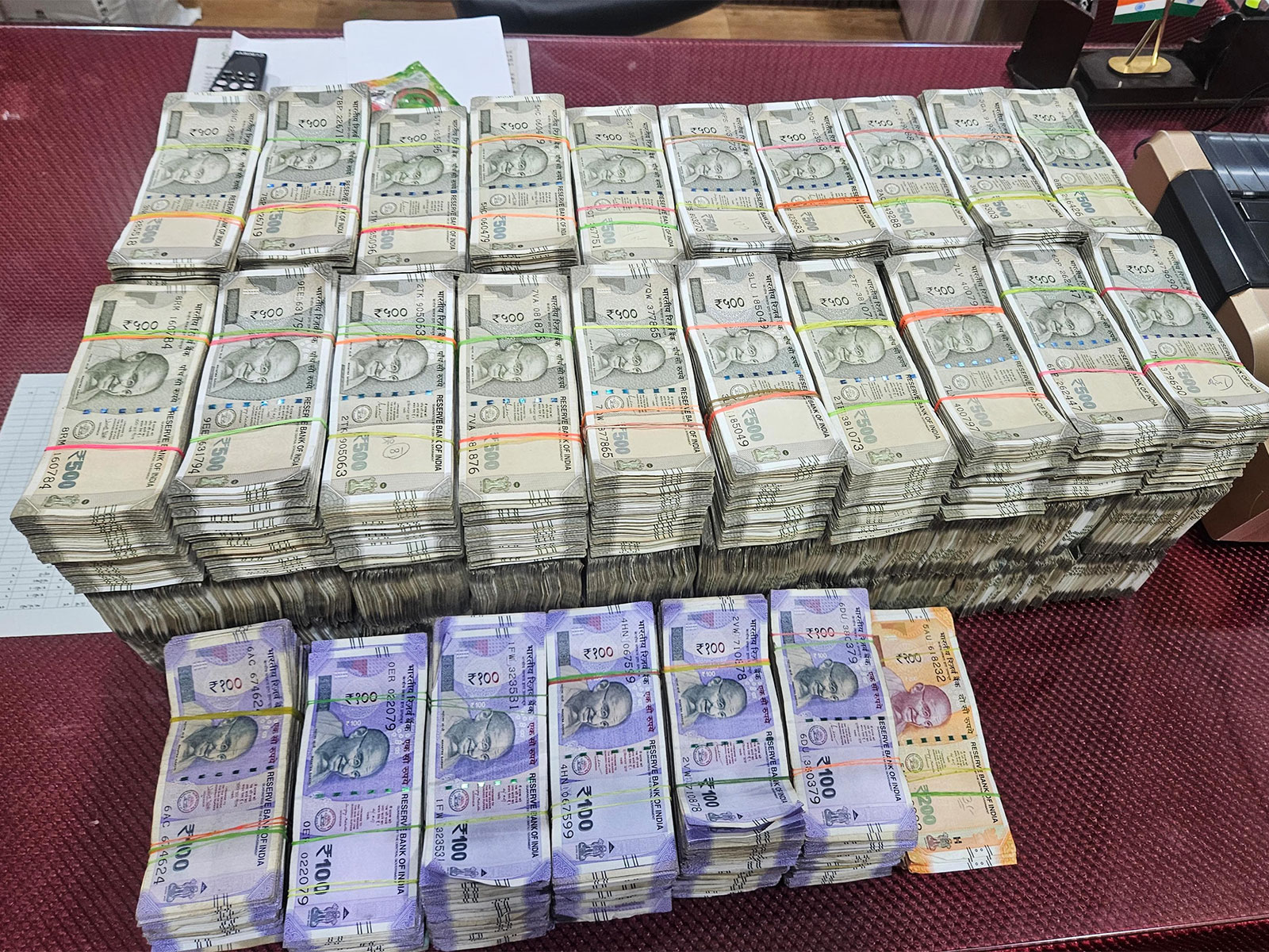 Cash worth over Rs 2.56 crore seized from a car near Dhanpur Chowkdi in Limkheda (Photo/ANI)