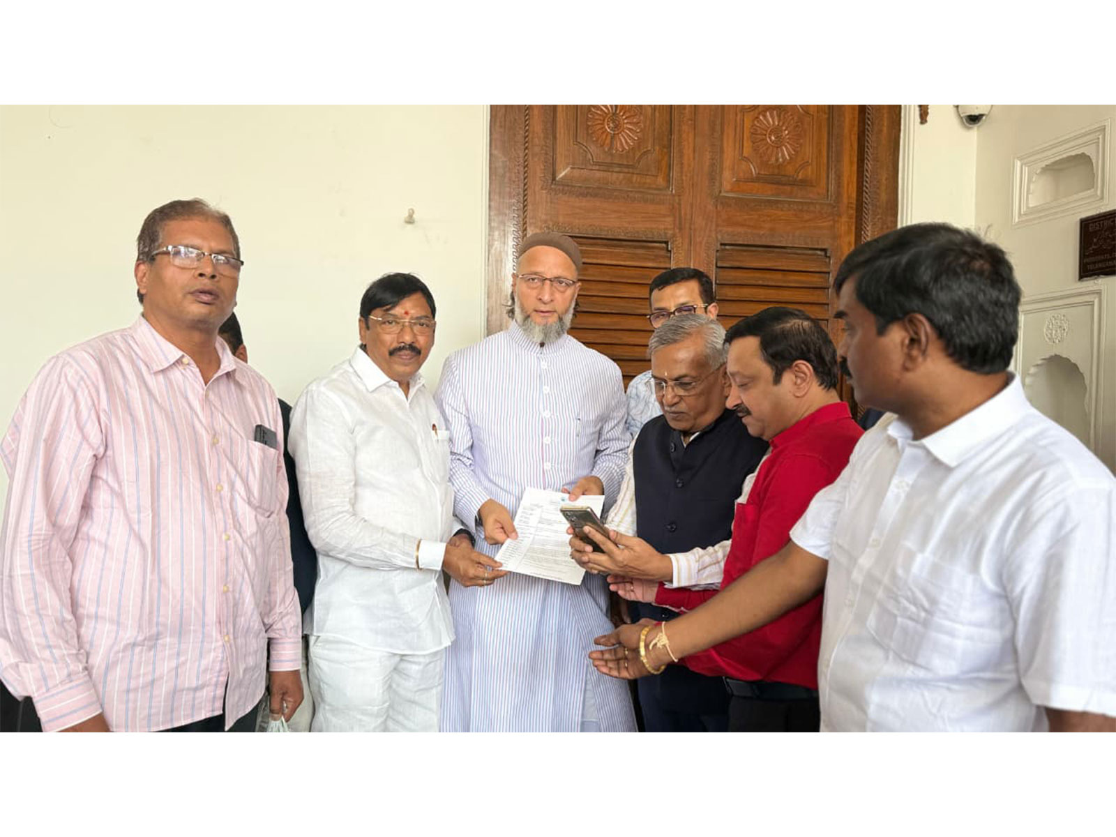 Delegation of Telangana Chamber of Chemists and Druggists meets AIMIM Chief Asaduddin Owaisi (Photo/ANI) Delegation of Telangana Chamber of Chemists and Druggists meets AIMIM Chief Asaduddin Owaisi (Photo/ANI)