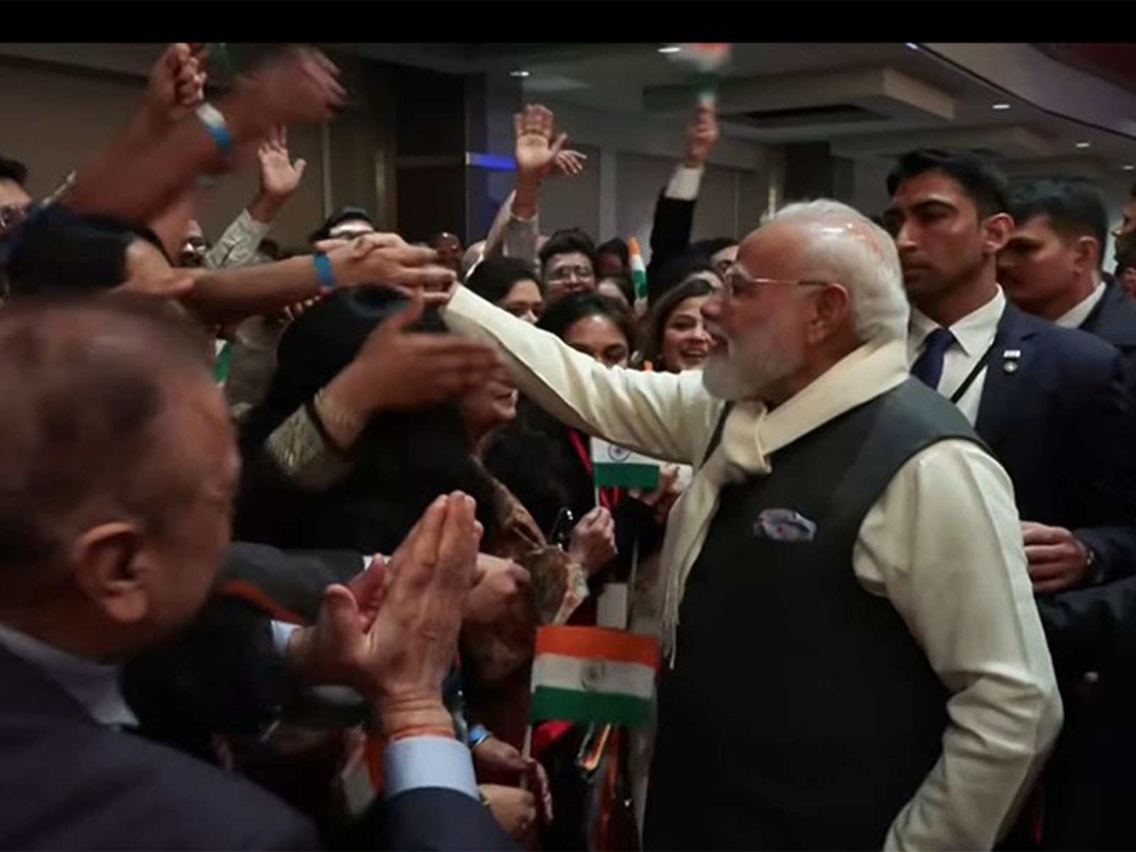 PM Modi receives grand welcome from Indian diaspora in Norway (Photo/DD) PM Modi receives grand welcome from Indian diaspora in Norway (Photo/DD)