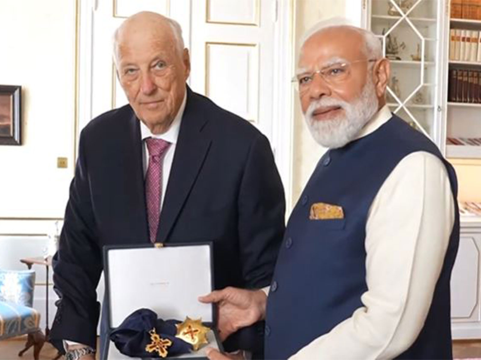 PM Modi conferred with Noway’s top honour Grand Cross of the Royal Norwegian Order of Merit (Photo/NarendraModiYoutube)
