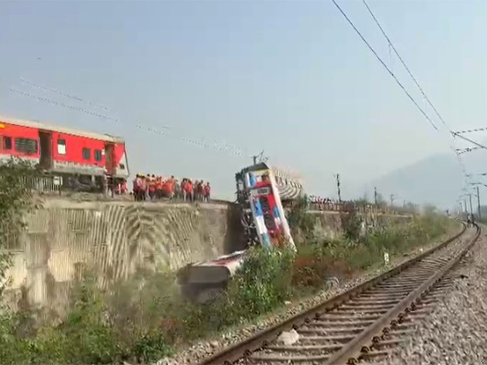 Rescue operation underway to clear derailed Ujjaini Express (Photo/ANI) Rescue operation underway to clear derailed Ujjaini Express (Photo/ANI)