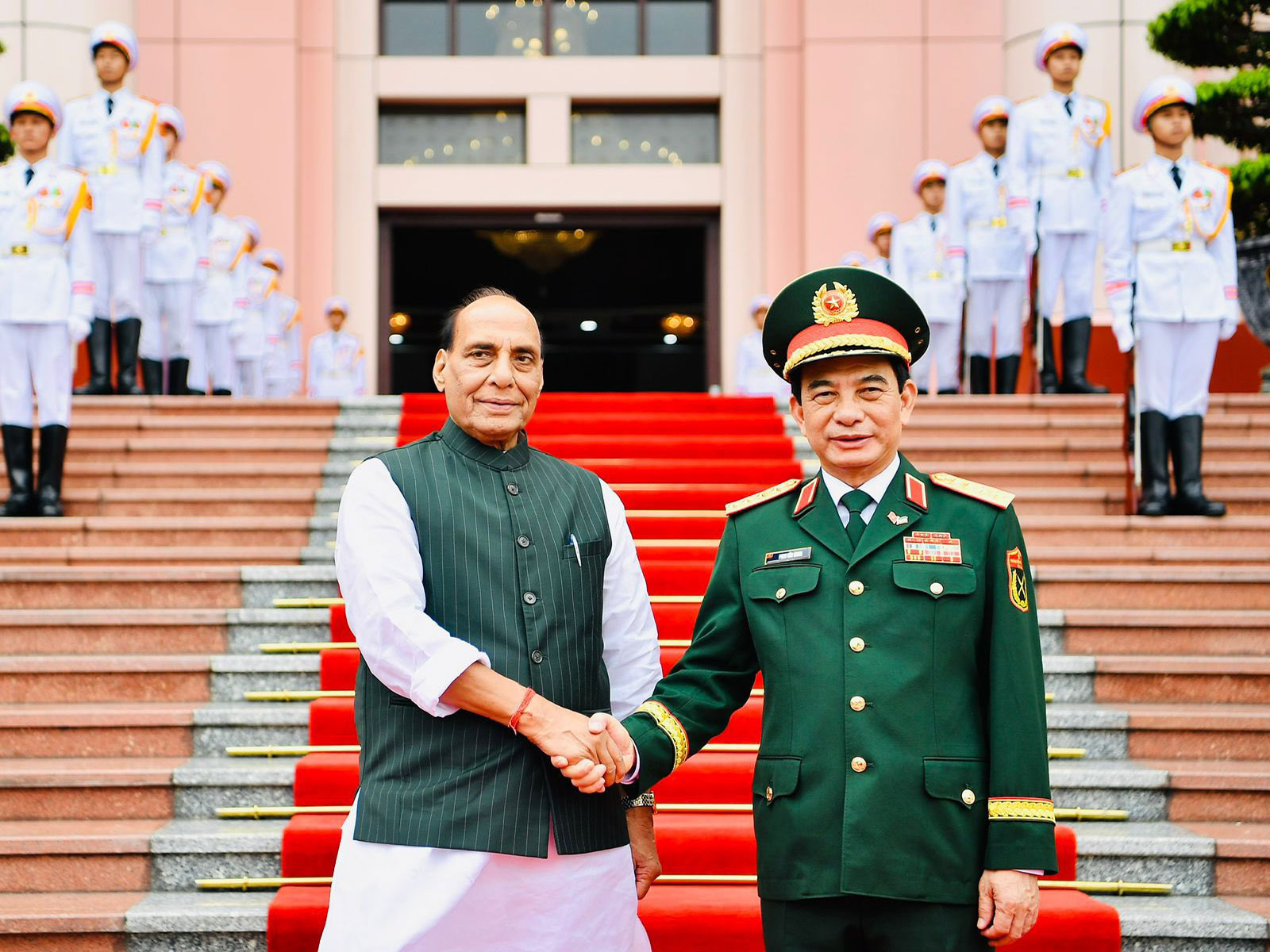Defence Minister Rajnath Singh with Vietnamese Minister of National Defence Phan Van Giang (Photo/X@rajnathsingh)