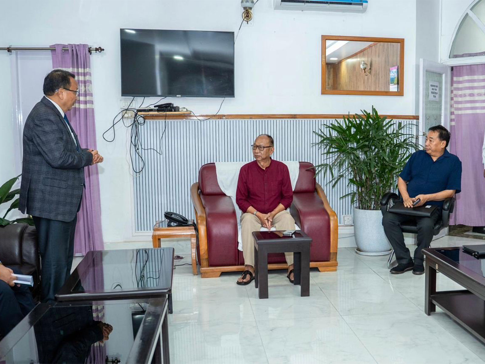 Manipur CM Yumnam Khemchand Singh meets Church leaders in  Senapati (Photo/X/ @YKhemchandSingh)