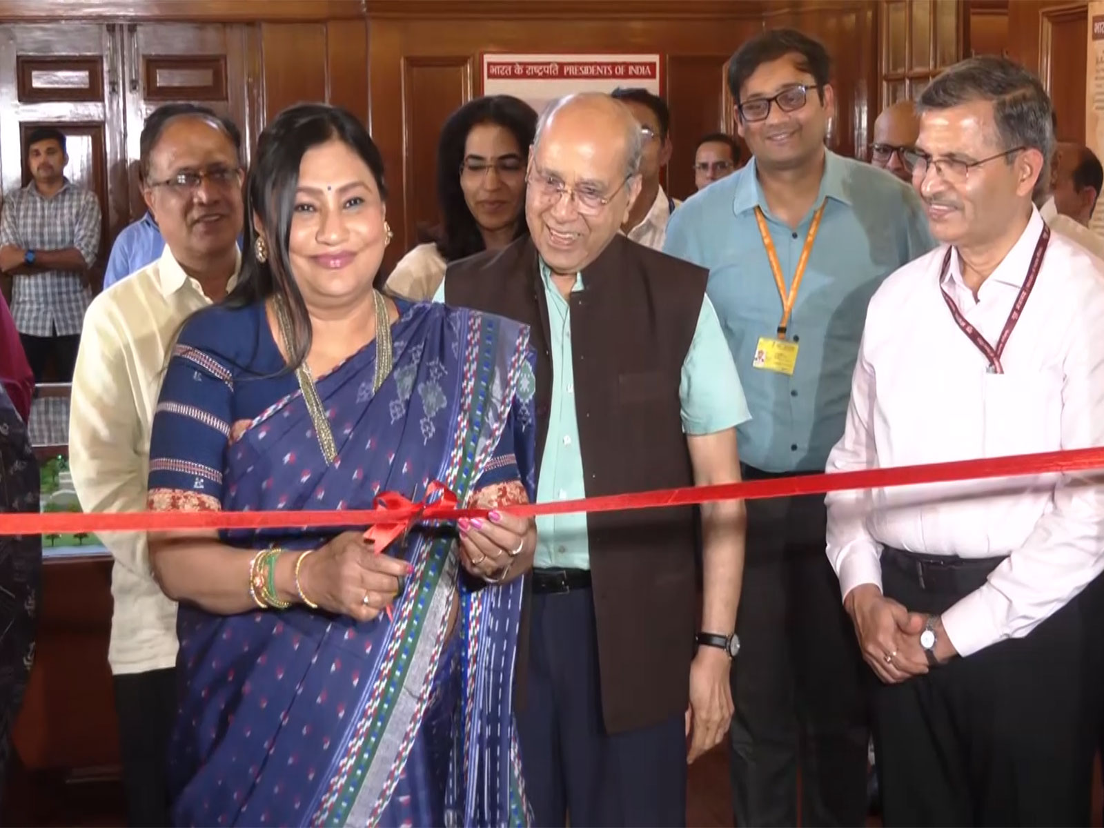 Former Prime Minister HD Deve Gowda’s daughter-in-law Sowmya Ramesh inaugurates the exhibition (Photo/ANI)