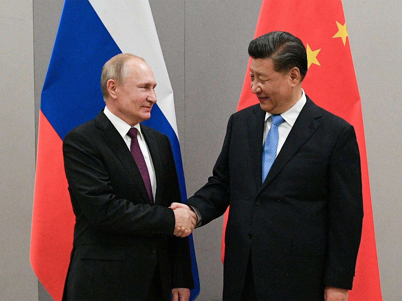 Russian President Vladimir Putin shakes hands with Chinese President Xi Jinping during their bilateral meeting (File Photo/Reuters) Russian President Vladimir Putin shakes hands with Chinese President Xi Jinping during their bilateral meeting (File Photo/Reuters)
