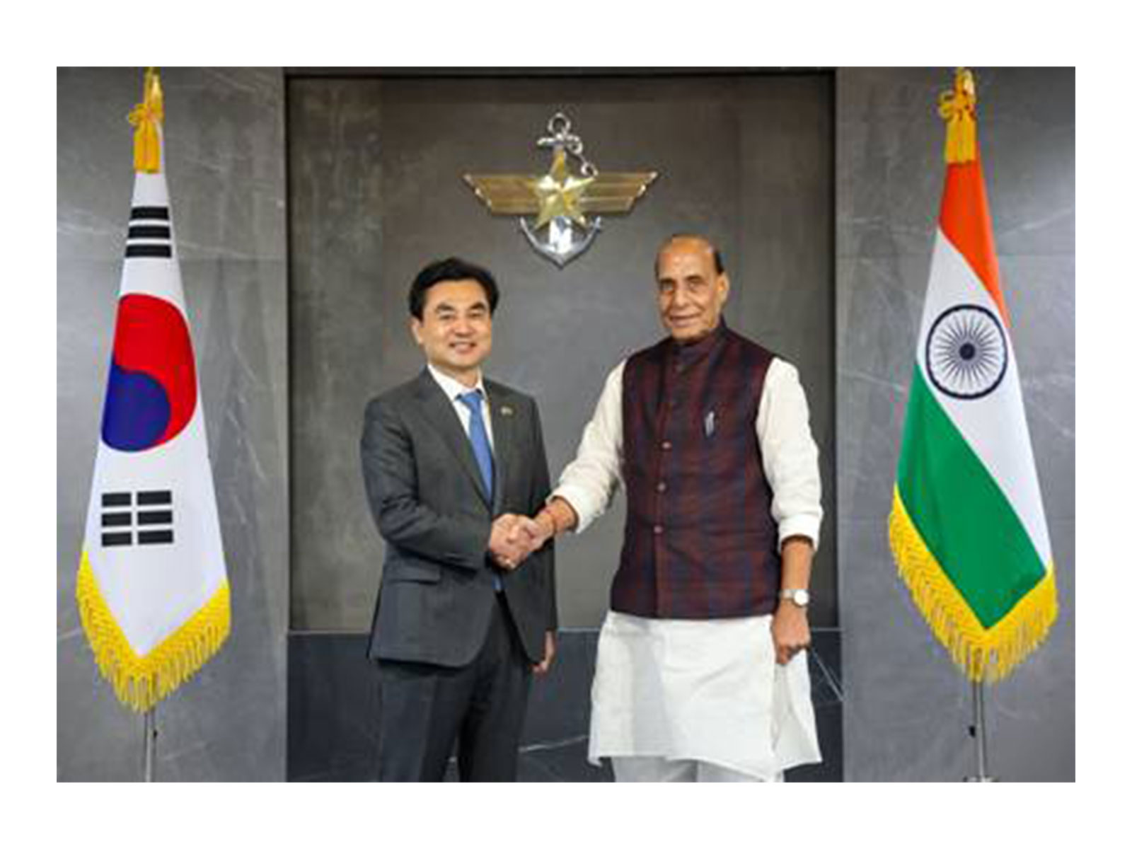 Defence Minister Rajnath Singh and South Korea National Defence Minister Ahn Gyu-back (Photo/PIB)