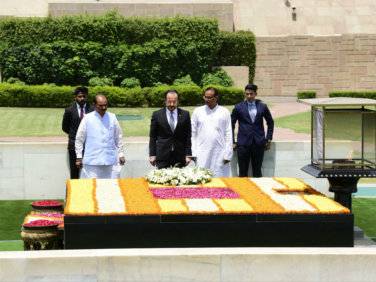 Cyprus President Nikos Christodoulides pays tributes at Rajghat (Photo/X@MEAIndia)