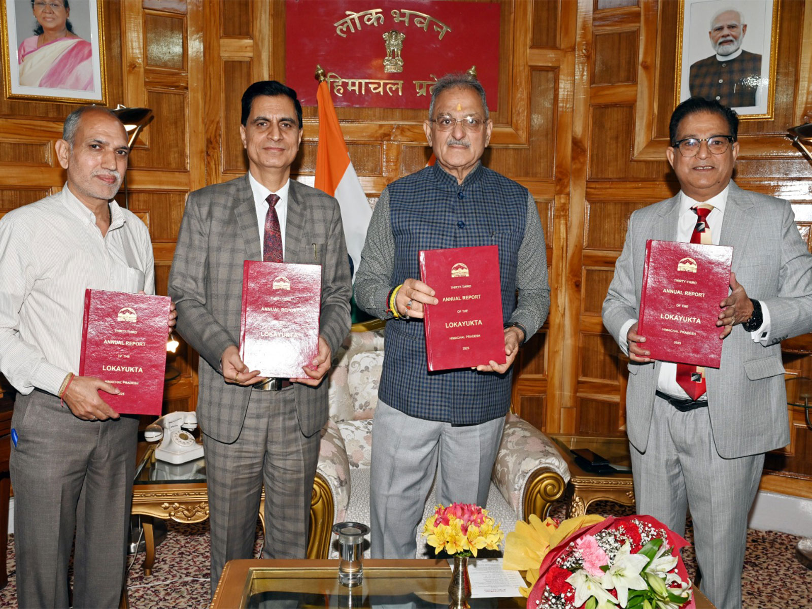 Justice (Retd.) Chander Bhushan Barowalia calls on Governor (Photo/PIB)