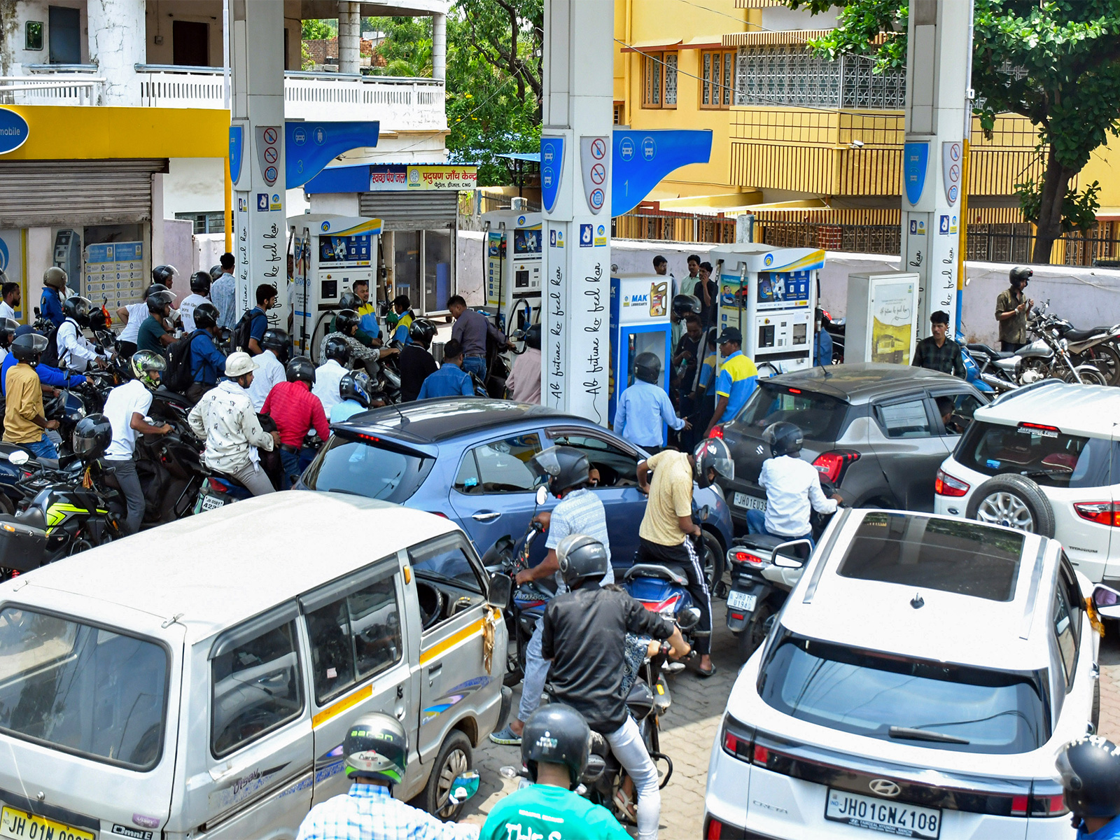 A large crowd of people on two-wheelers queues up at an Indian Oil petrol pump amid fuel shortage and price hike concerns, in Ranchi on Friday (Photo/ANI)