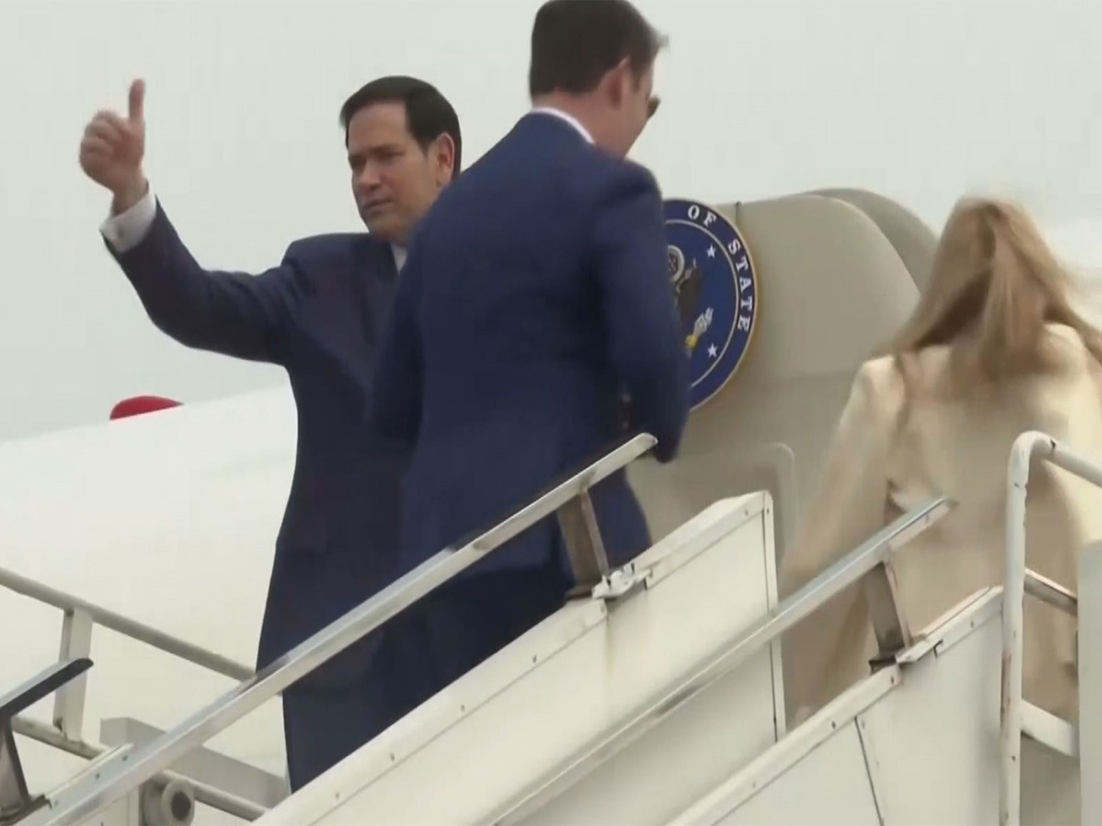 Kolkata : US Secretary of State Marco Rubio alongwith wife, departs for Delhi; US Ambassador to India, Sergio Gor accompanies (Photo/Reuters)