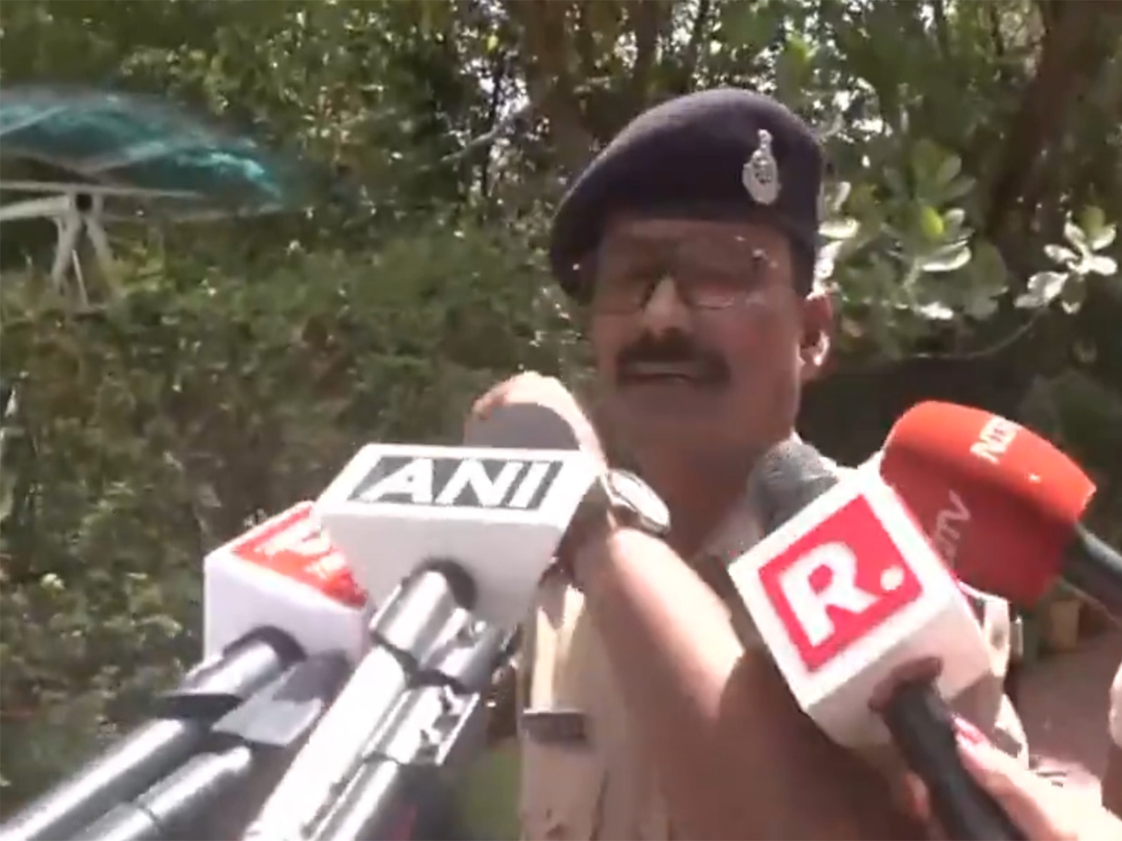 A Police officer arrives at the residence of Twisha's mother-in-law Giribala Singh (Photo/ANI)