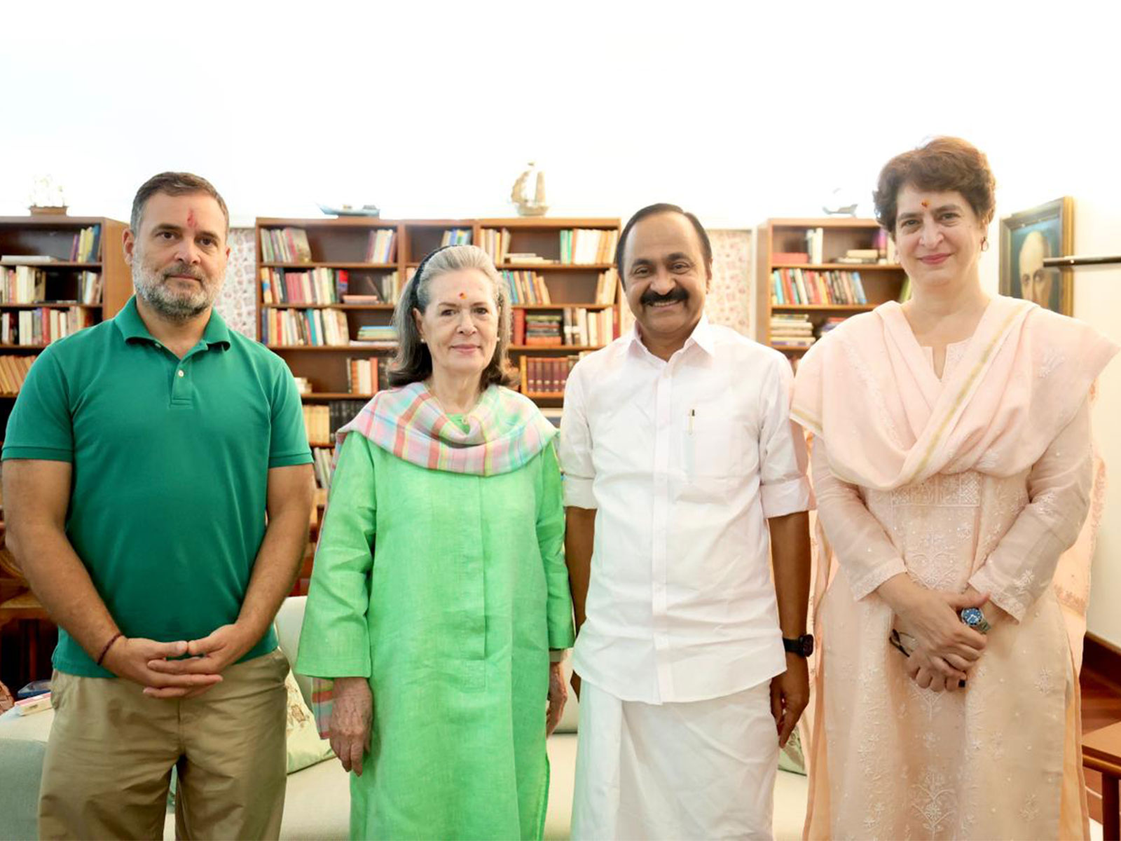 Keralam CM VD Satheesan meets Sonia Gandhi, Rahul Gandhi and Priyanka Gandhi (Photo/AICC)