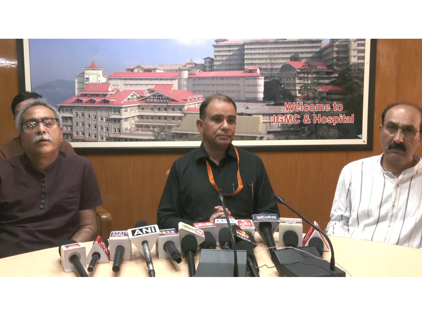 Team of doctors addressing media on Himachal Pradesh’s first robotic surgery (Photo/ANI)