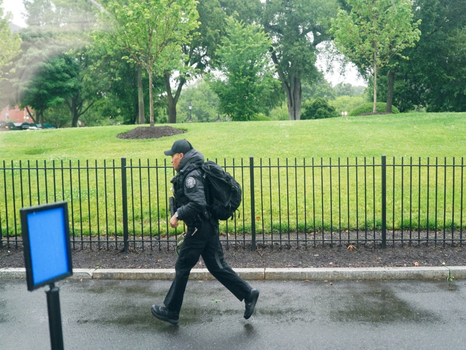 Secret Service officer at the scene (Photo/Reuters) Secret Service officer at the scene (Photo/Reuters)