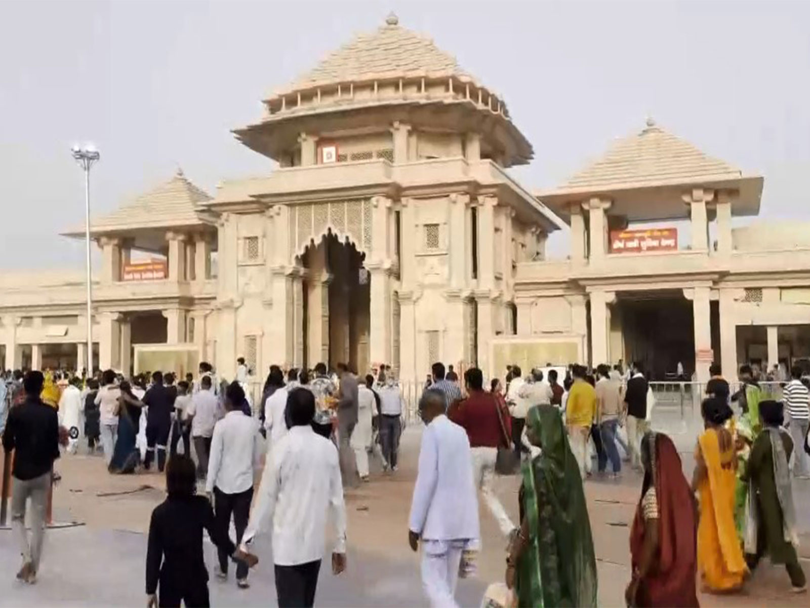 evotees throng Shri Ram Mandir on Shukla Paksha Maas Ashtami (Photo/ANI)
