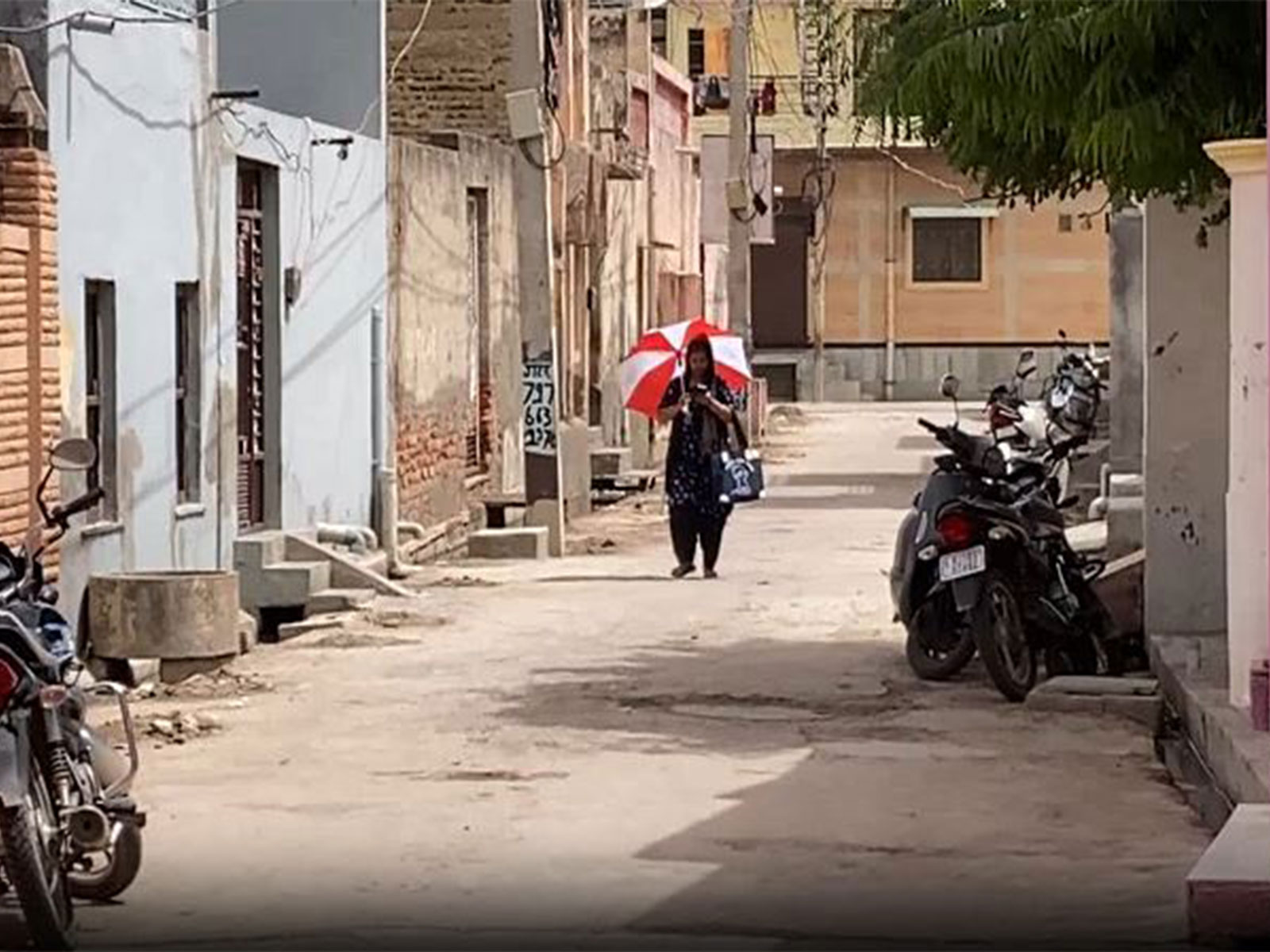 A deserted street in Churu as the district swelters under a severe heatwave (Photo/ANI) A deserted street in Churu as the district swelters under a severe heatwave (Photo/ANI)