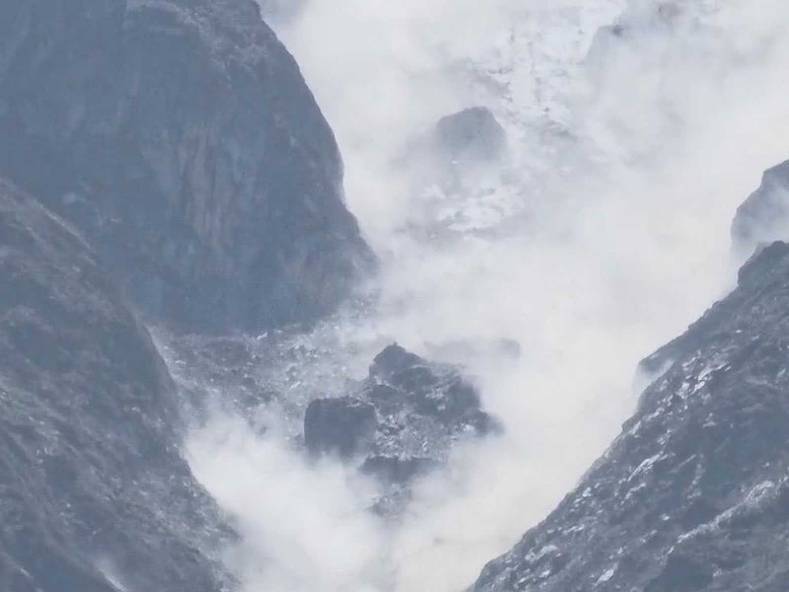 Visual of glacier collapse in Kanchan Ganga (Photo/ANI)