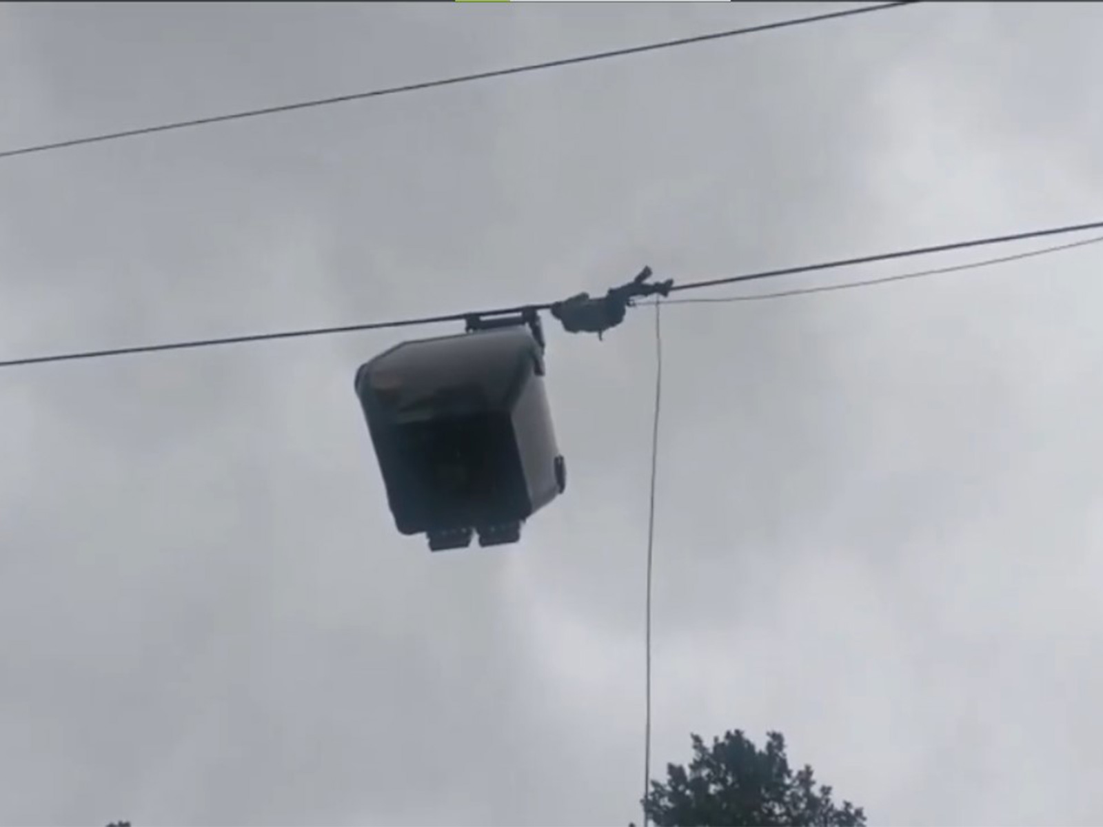 Rescue teams carry out evacuation operations after Gulmarg Gondola cable cars got stranded mid-air following a technical fault (Photo/X@NorthernComd_IA)