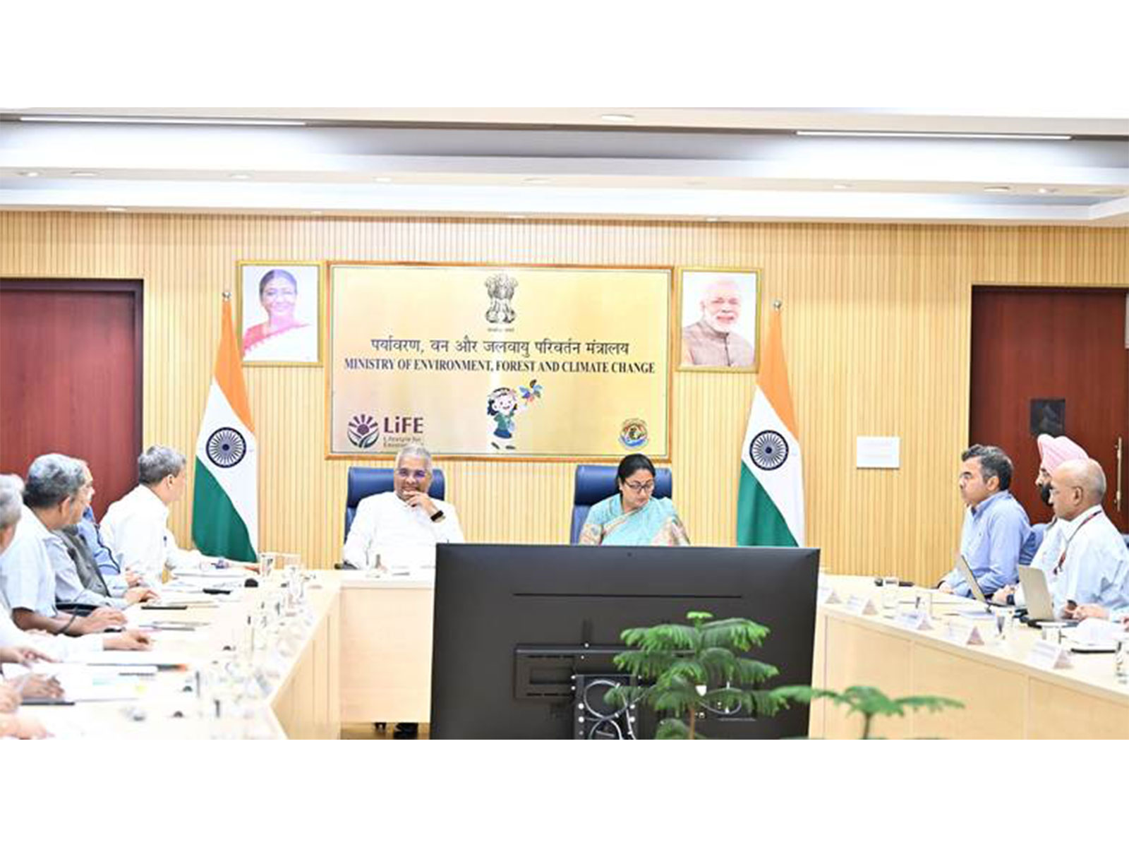 Union Environment Minister Bhupender Yadav with Delhi Chief Minister Rekha Gupta (Photo/Ministry of Environment)