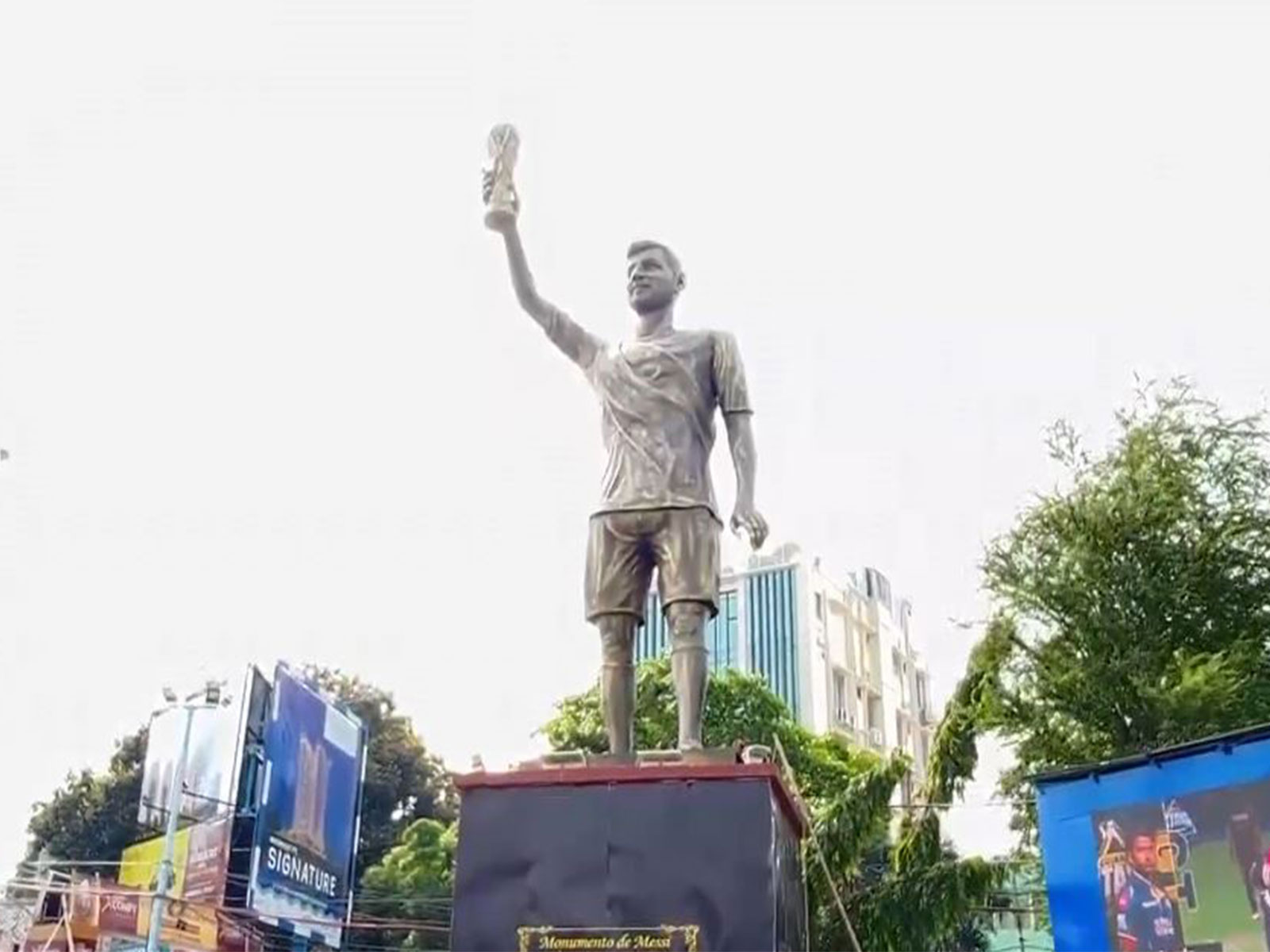 Lionel Messi statue in Kolkata (Photo/ANI)