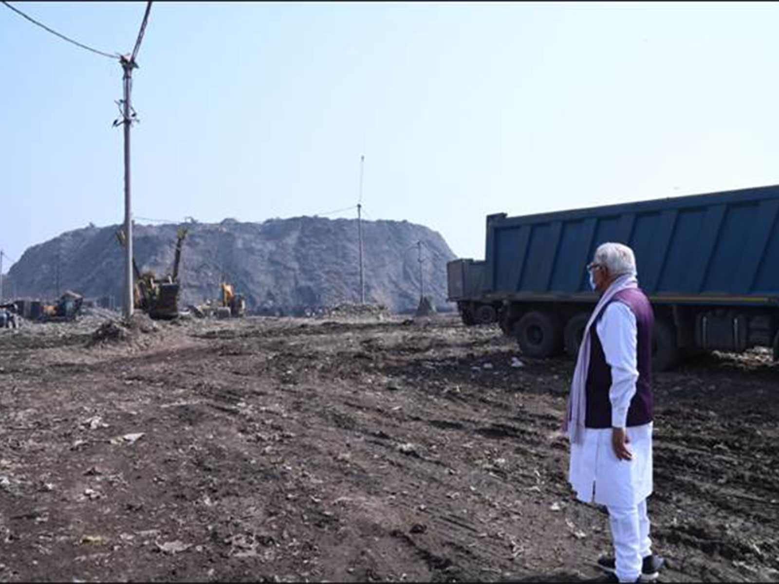Union Minister Manohar Lal  Reviews Progress of Bhalswa Dumpsite Remediation (Photo/PIB)
